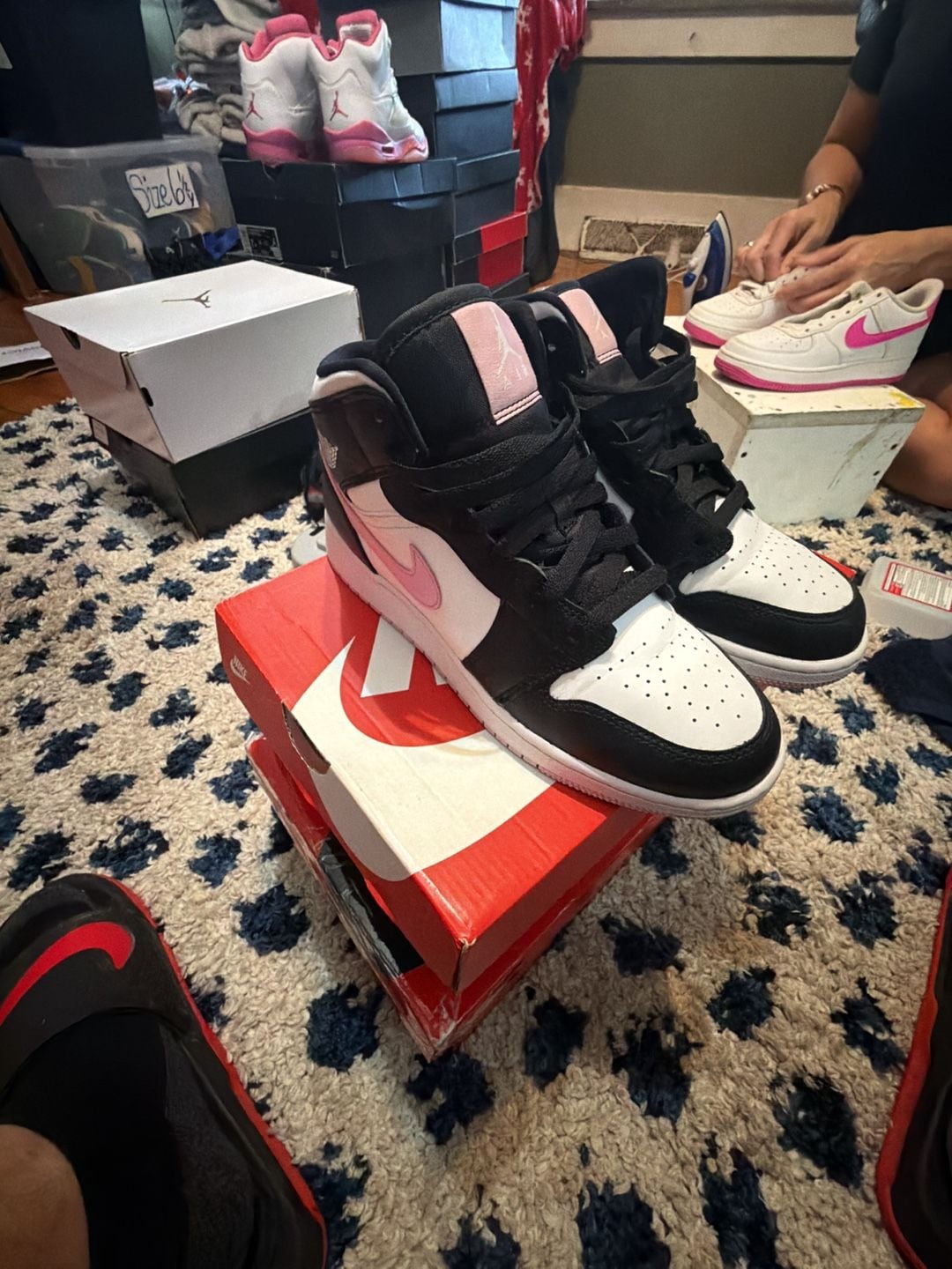 Nike Air Jordan 1 Mid Size 6.5y or 8 w White Black Light Arctic Pink 3