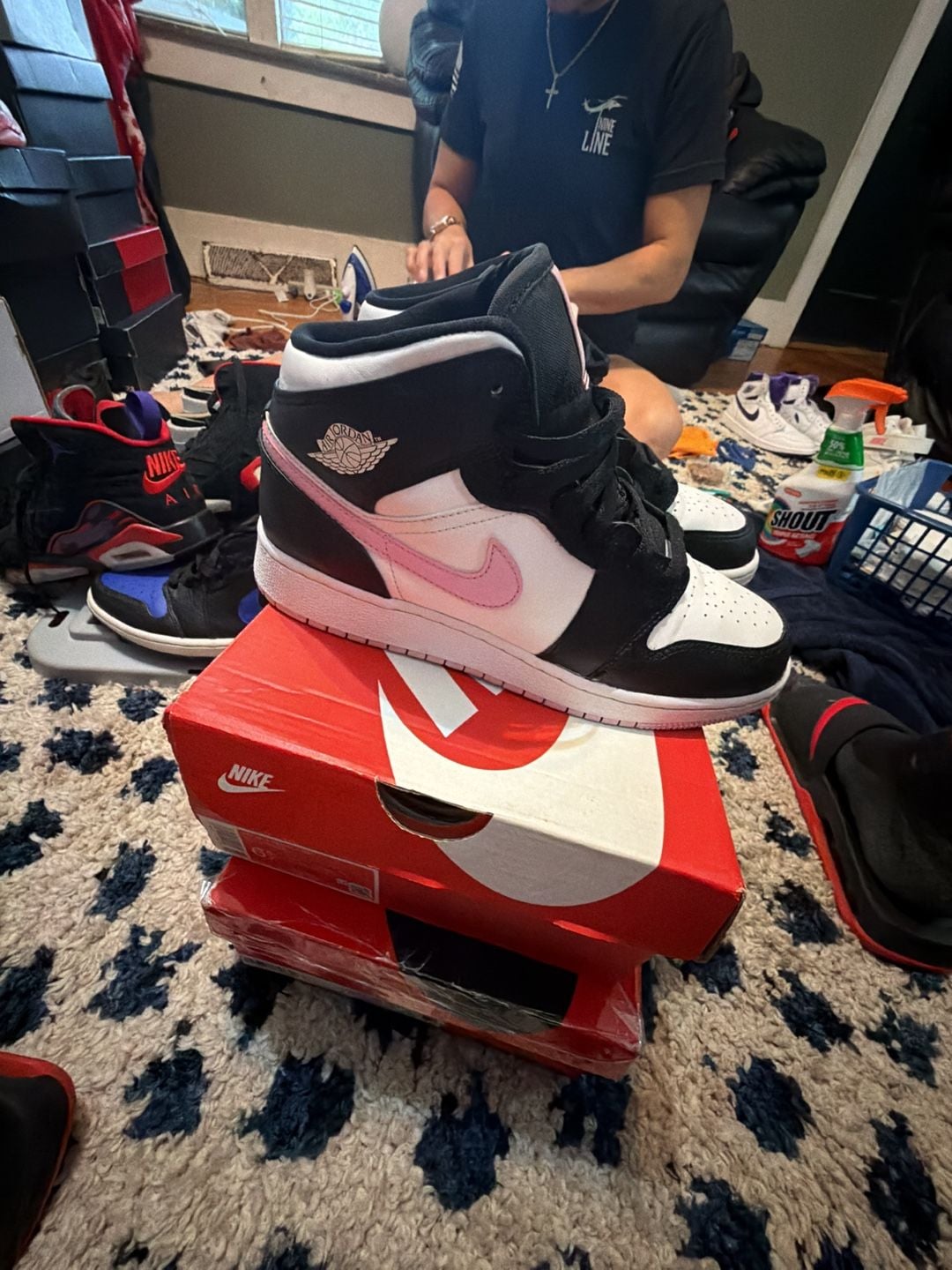 Nike Air Jordan 1 Mid Size 6.5y or 8 w White Black Light Arctic Pink 4