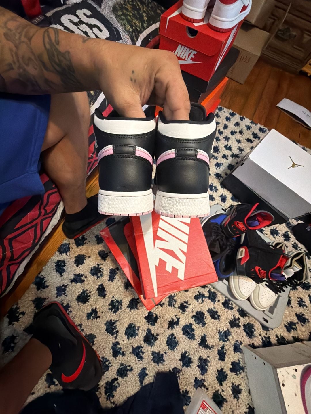 Nike Air Jordan 1 Mid Size 6.5y or 8 w White Black Light Arctic Pink 7