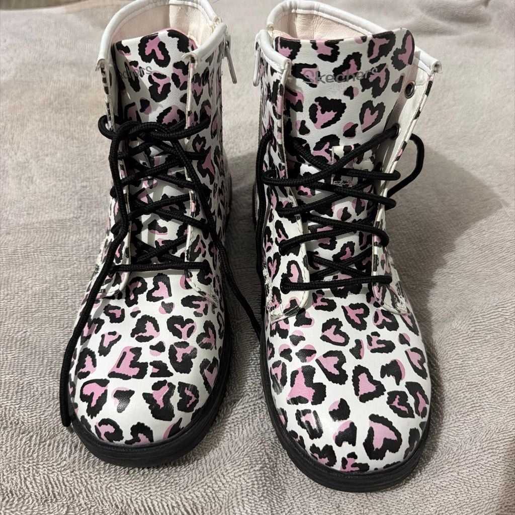 Skechers Gravlen Ankle Boots Size 3 White Pink Leopard Heart Print 2