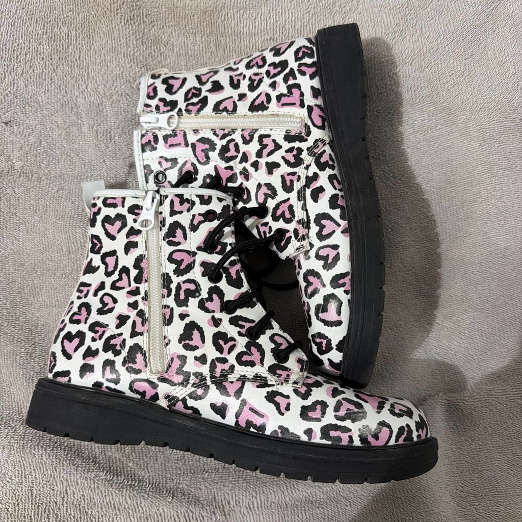 Skechers Gravlen Ankle Boots Size 3 White Pink Leopard Heart Print 5