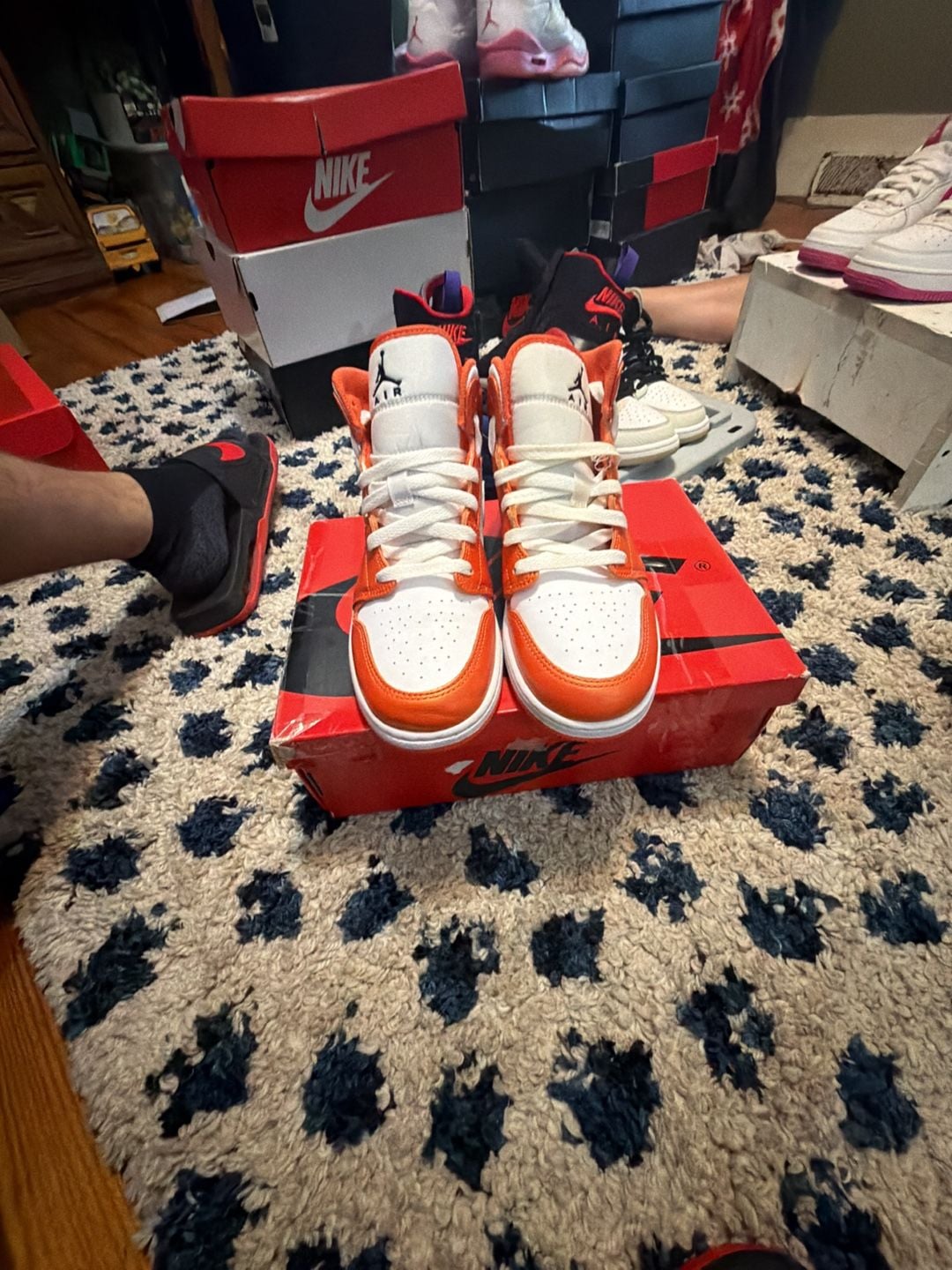 Nike Air Jordan 1 Retro Mid SE Electro Orange White size 6y or 7.5 w 2