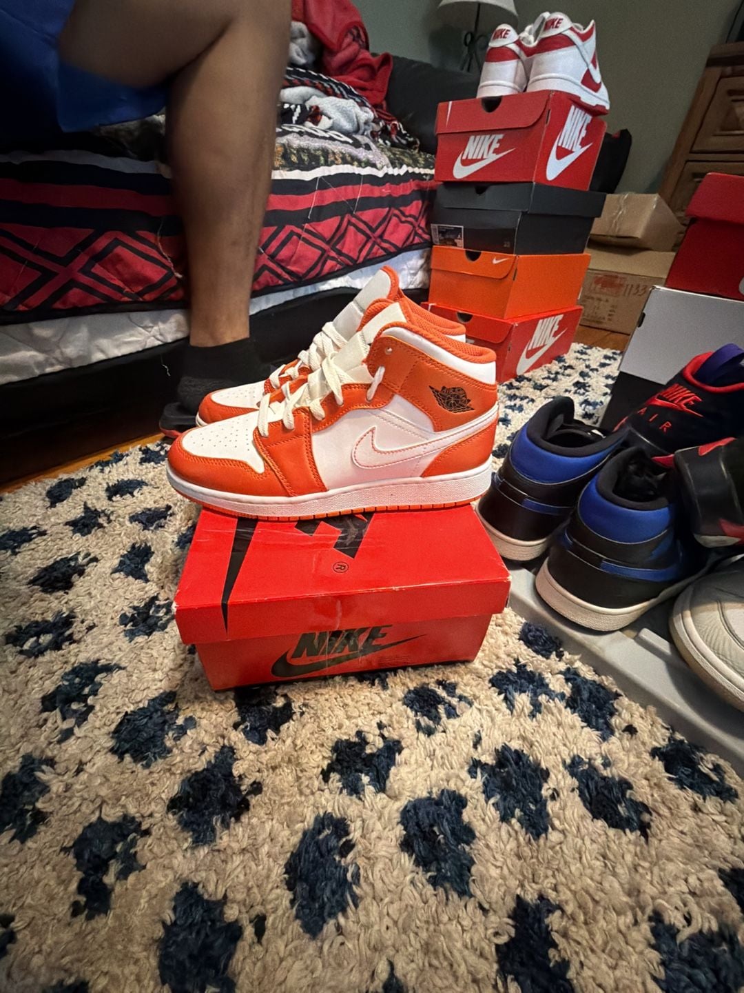 Nike Air Jordan 1 Retro Mid SE Electro Orange White size 6y or 7.5 w 4