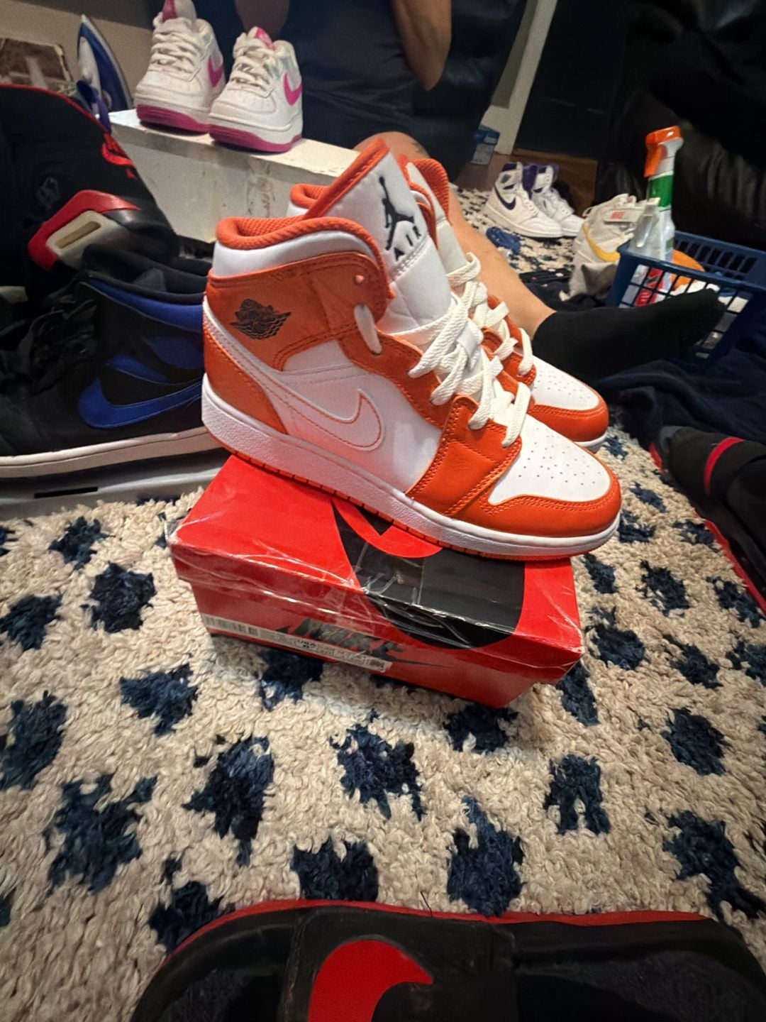 Nike Air Jordan 1 Retro Mid SE Electro Orange White size 6y or 7.5 w 5