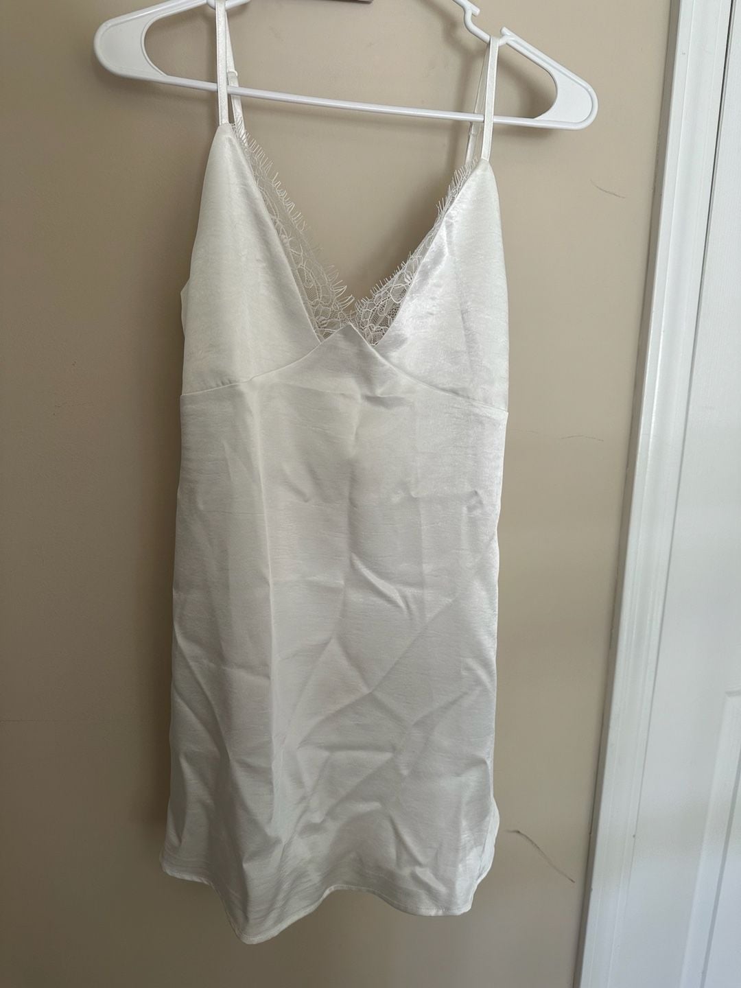 Satin Slip Dress Size XS White Lace Trim V-Neck Bow Back 2