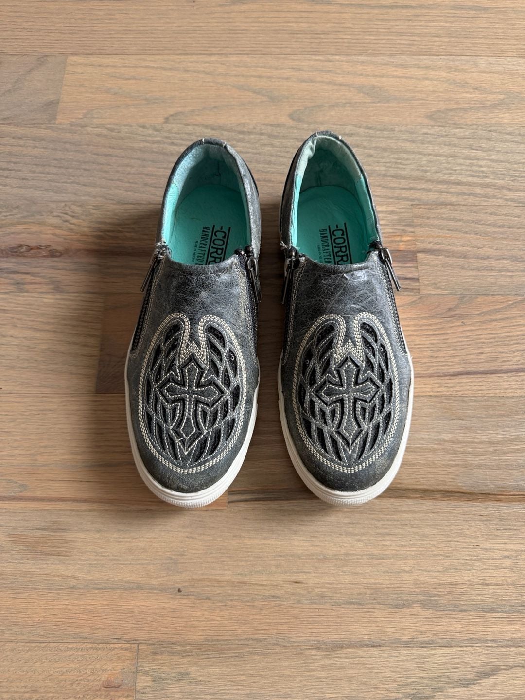 Corral Wings and Cross Gray Leather Sneaker E1552 2