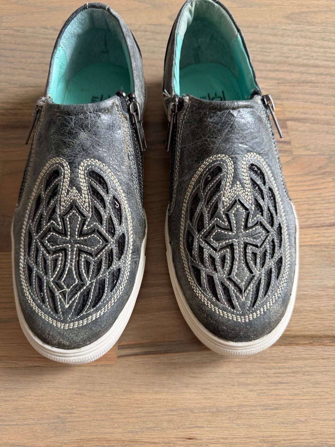Corral Wings and Cross Gray Leather Sneaker E1552 3