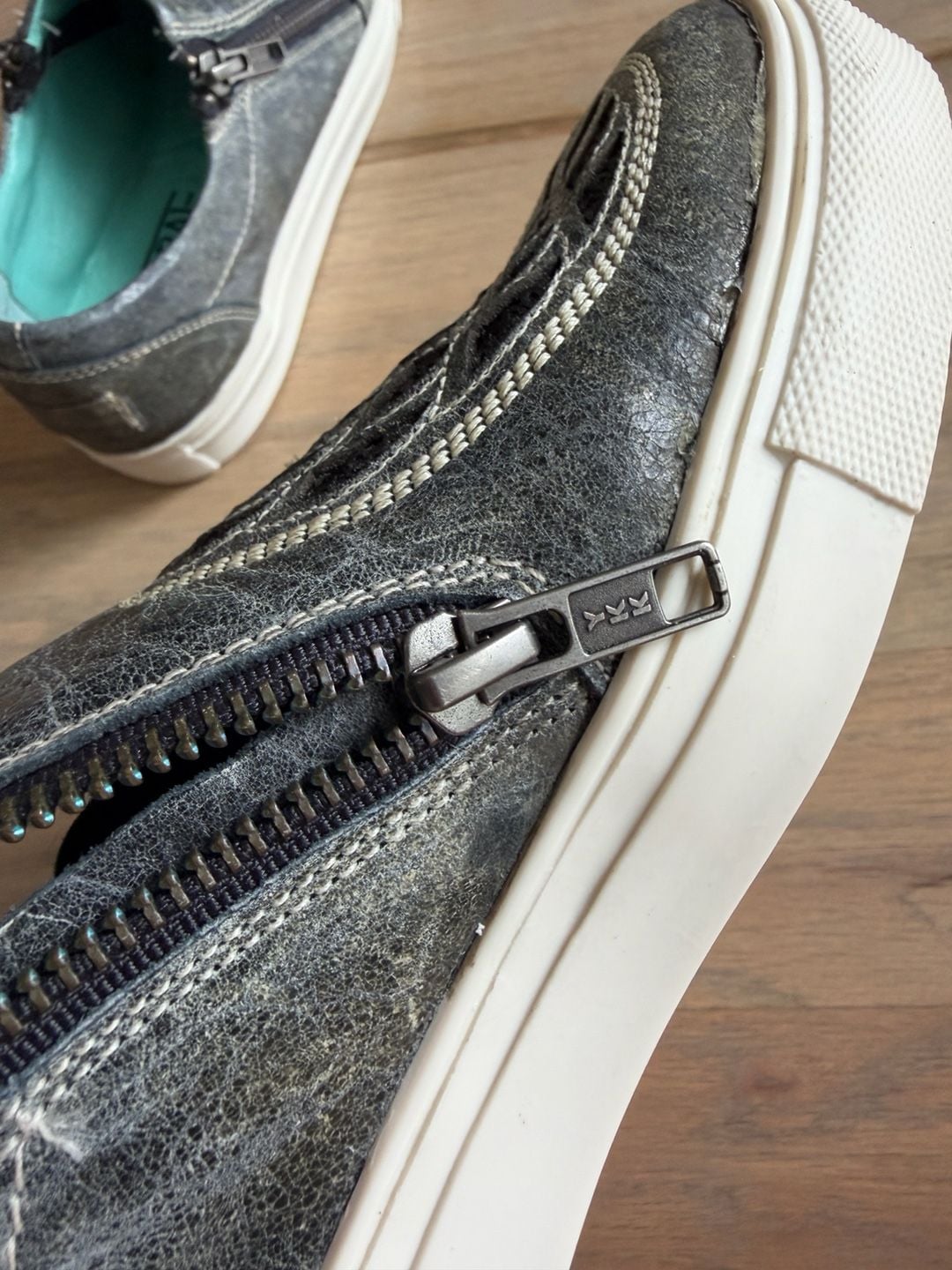 Corral Wings and Cross Gray Leather Sneaker E1552 10
