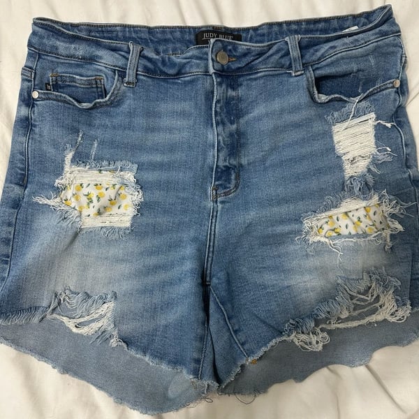 Judy Blue Distressed Denim Shorts Size 3XL Lemon Patch Raw Hem