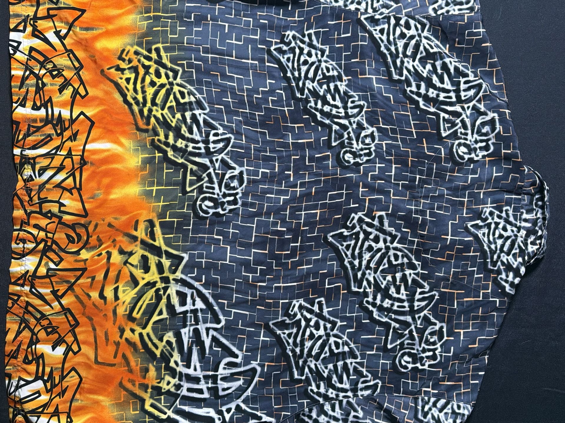 No Boundaries Short Sleeve Button Up Shirt Size 2XL Fire Graffiti 8