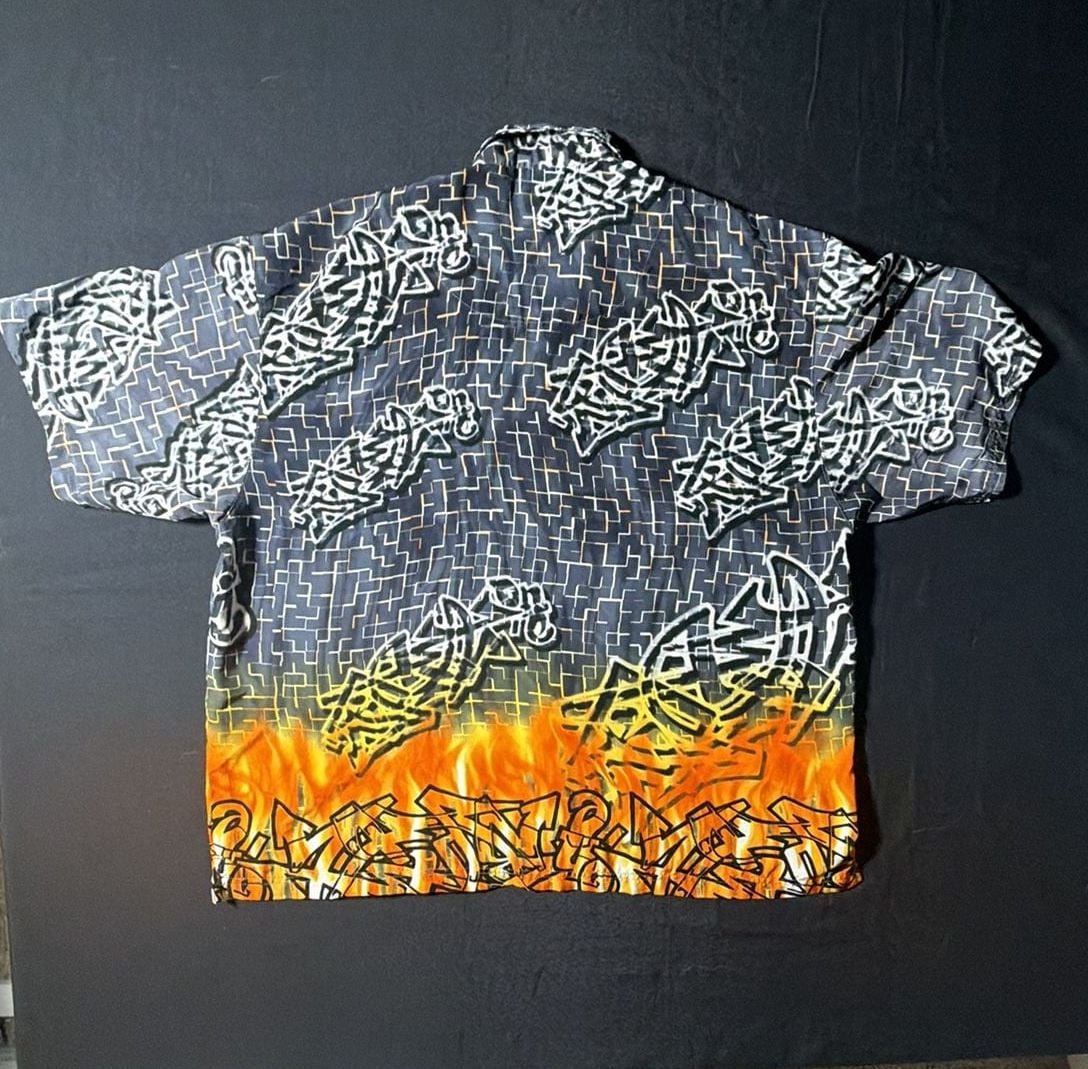 No Boundaries Short Sleeve Button Up Shirt Size 2XL Fire Graffiti 7