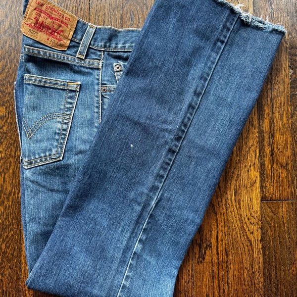 VINTAGE ‘00s Y2K Levi's 527 31x30.25 LOW BOOTCUT BLUE JEANS DENIM DISTRESSED HEM