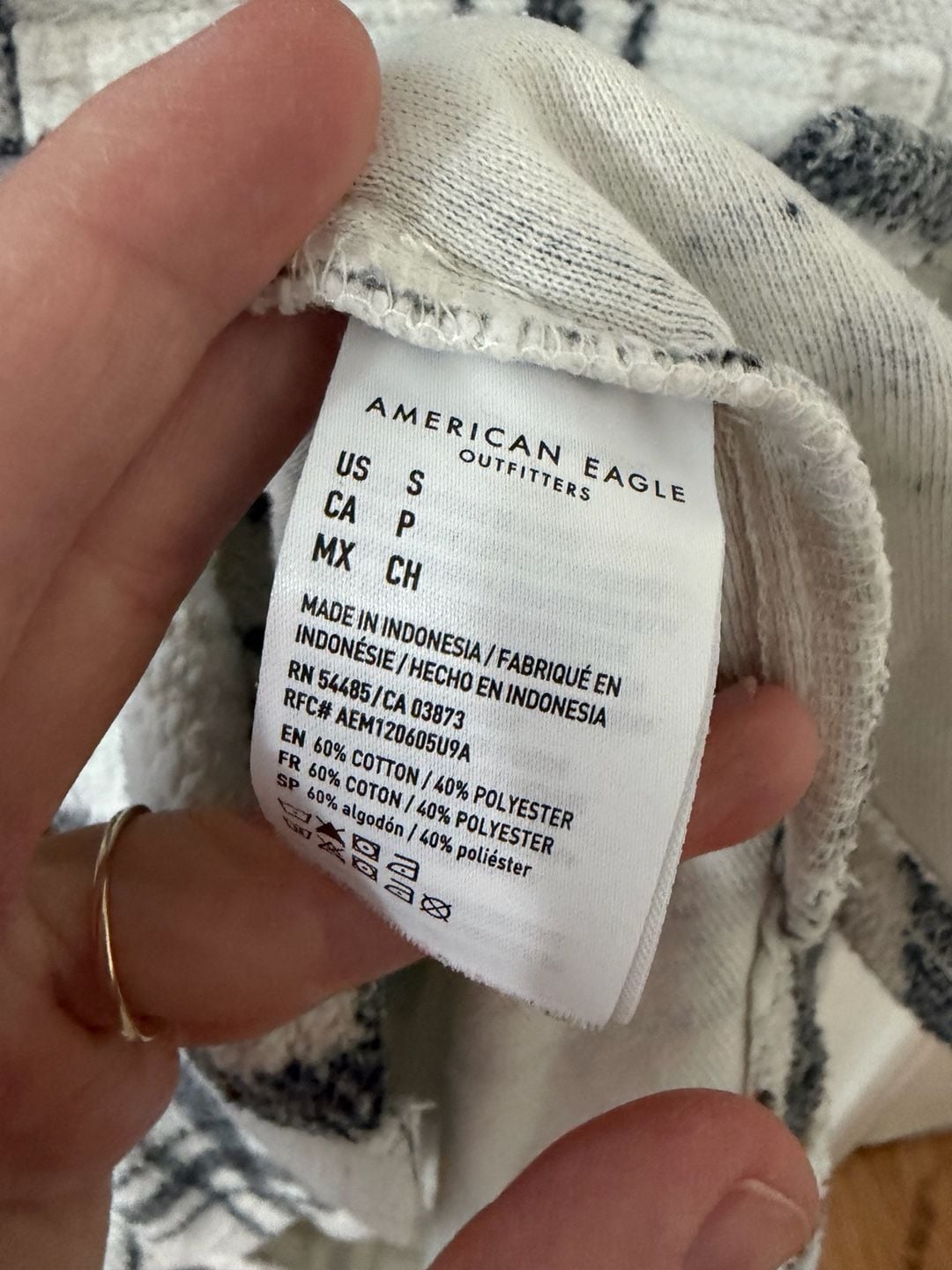 American Eagle Plaid Fleece Shacket Wms Oversized Small Off-White & Black Button Front 6