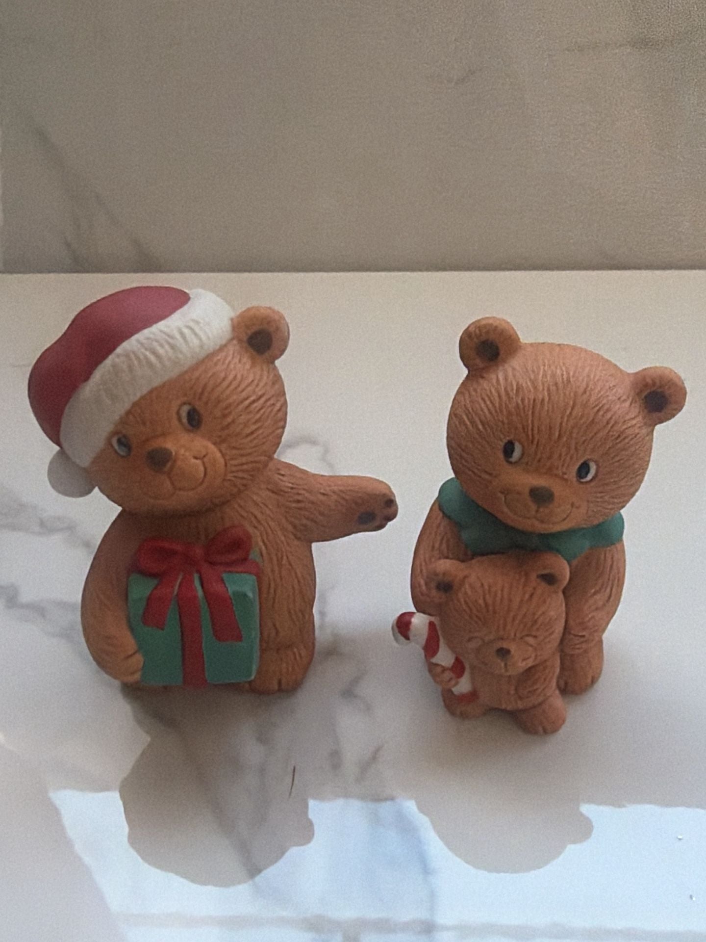 Avon Holiday Hugs Porcelain Bear Set 1