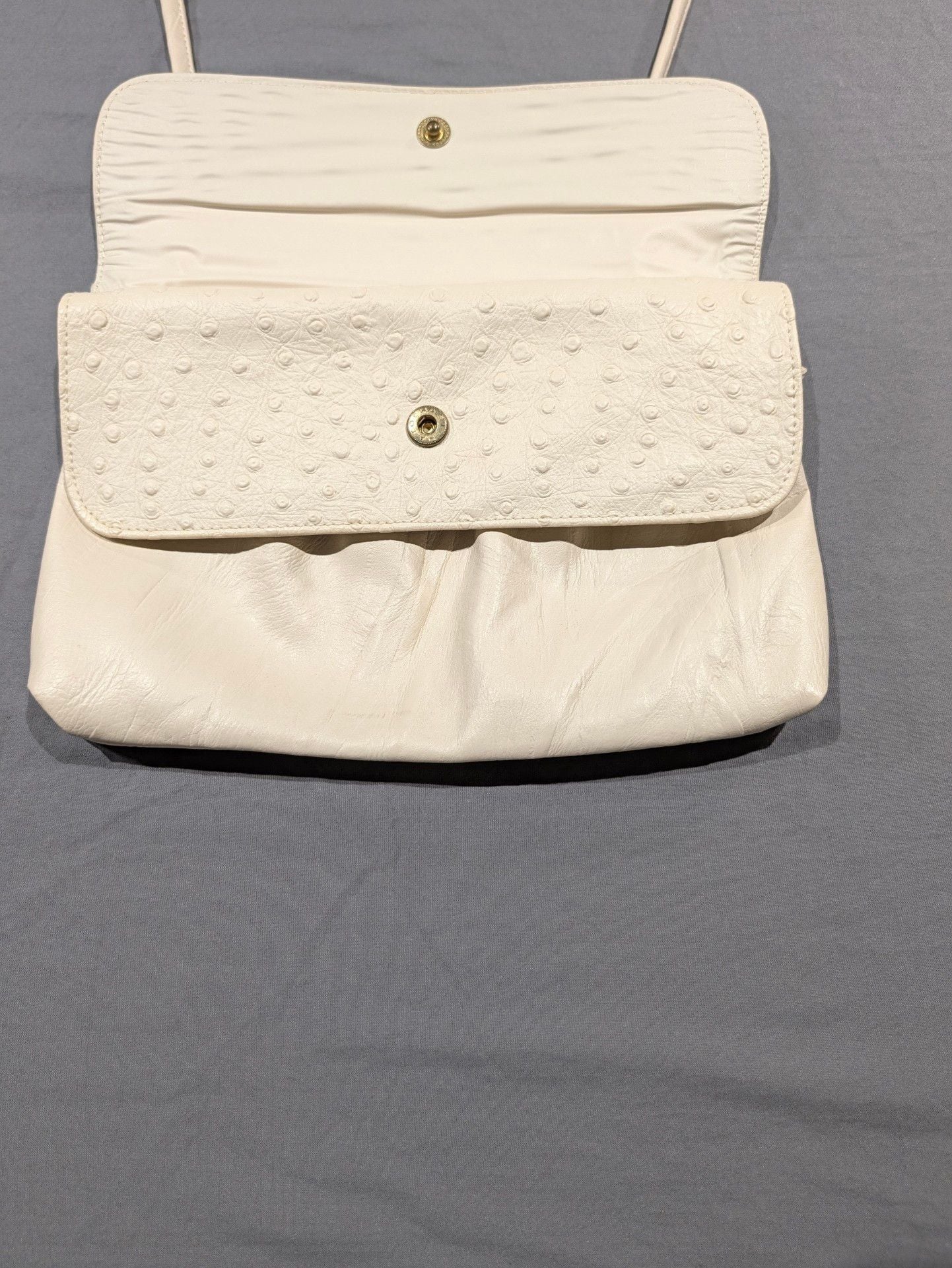 Hasi Hato White Ostrich Embossed Leather Vintage Crossbody Bag 4
