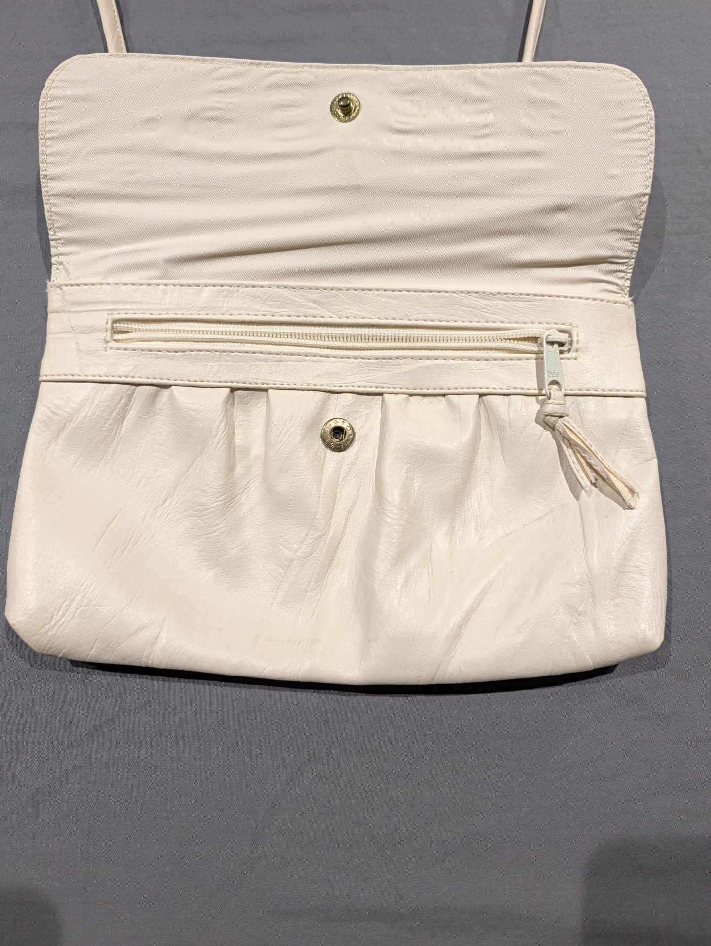 Hasi Hato White Ostrich Embossed Leather Vintage Crossbody Bag 6
