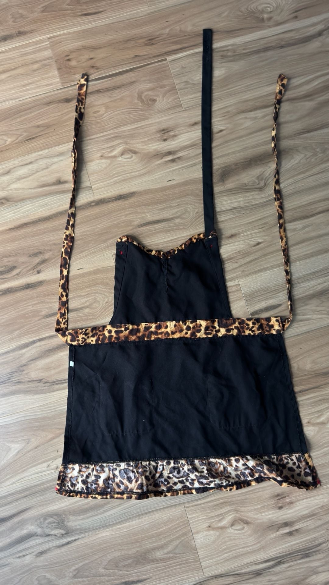 Black Leopard Apron With Red Bow 4