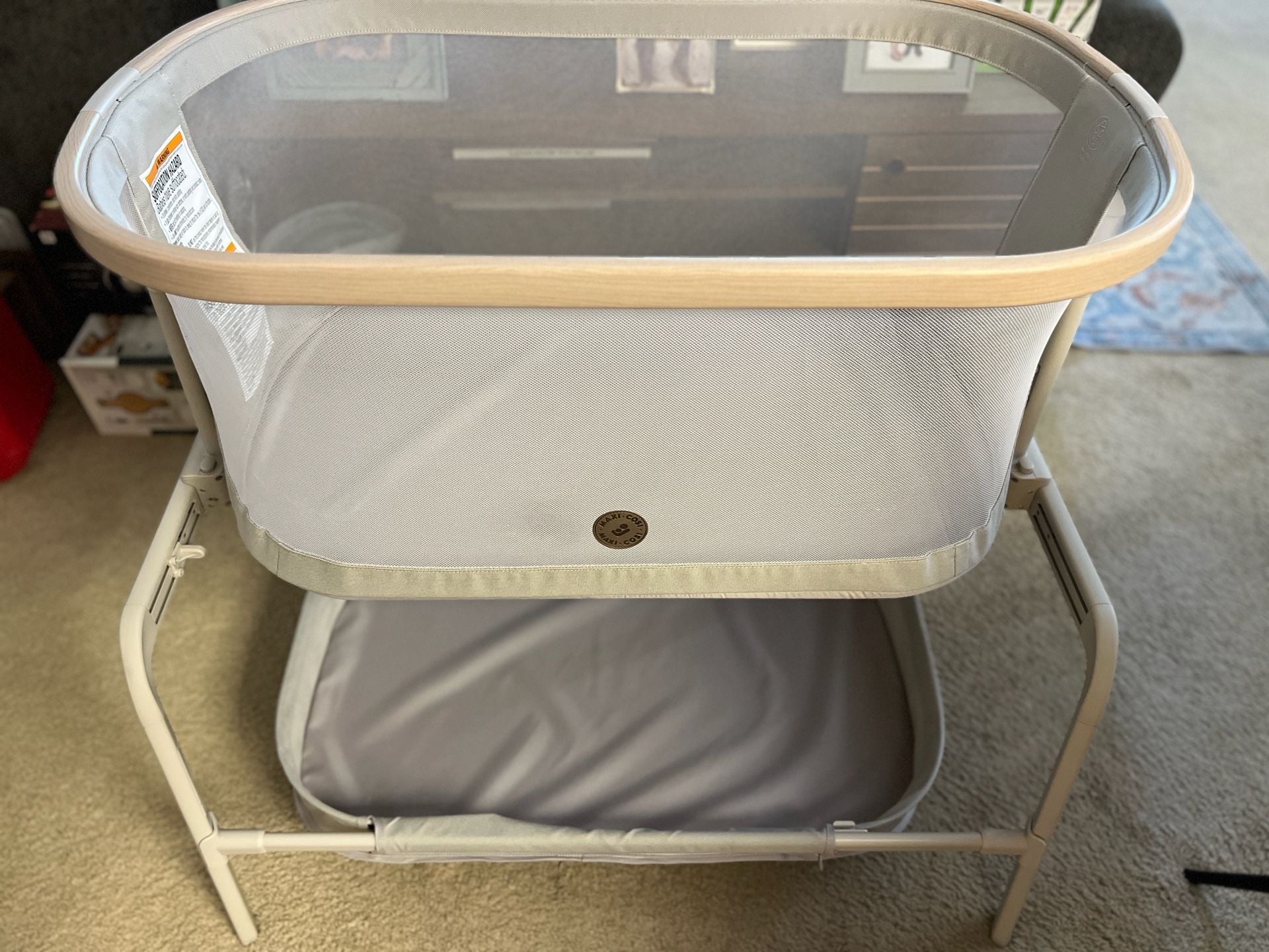 Maxi-Cosi Iora Bedside Bassinet Essential Beige 5
