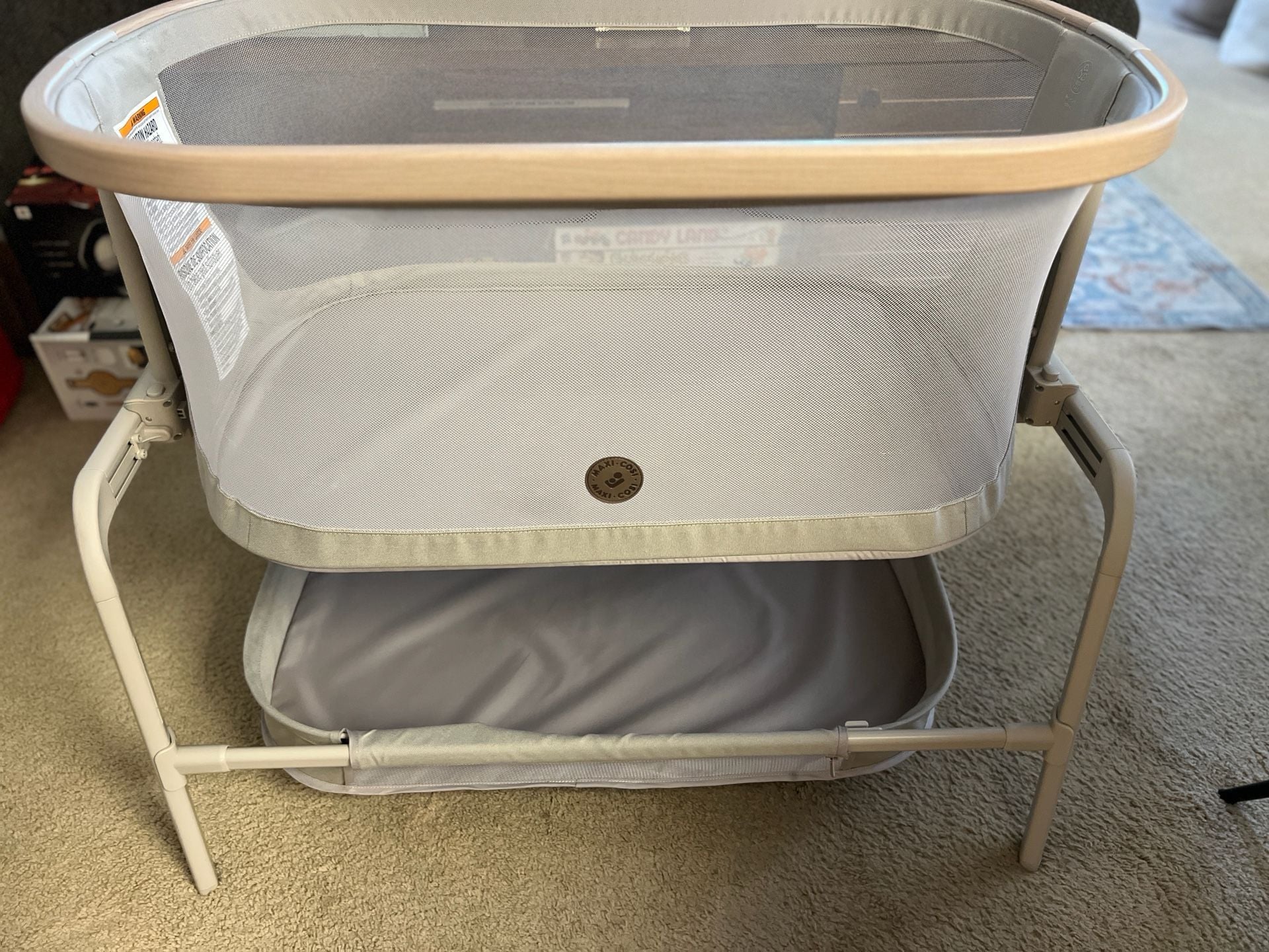 Maxi-Cosi Iora Bedside Bassinet Essential Beige 6