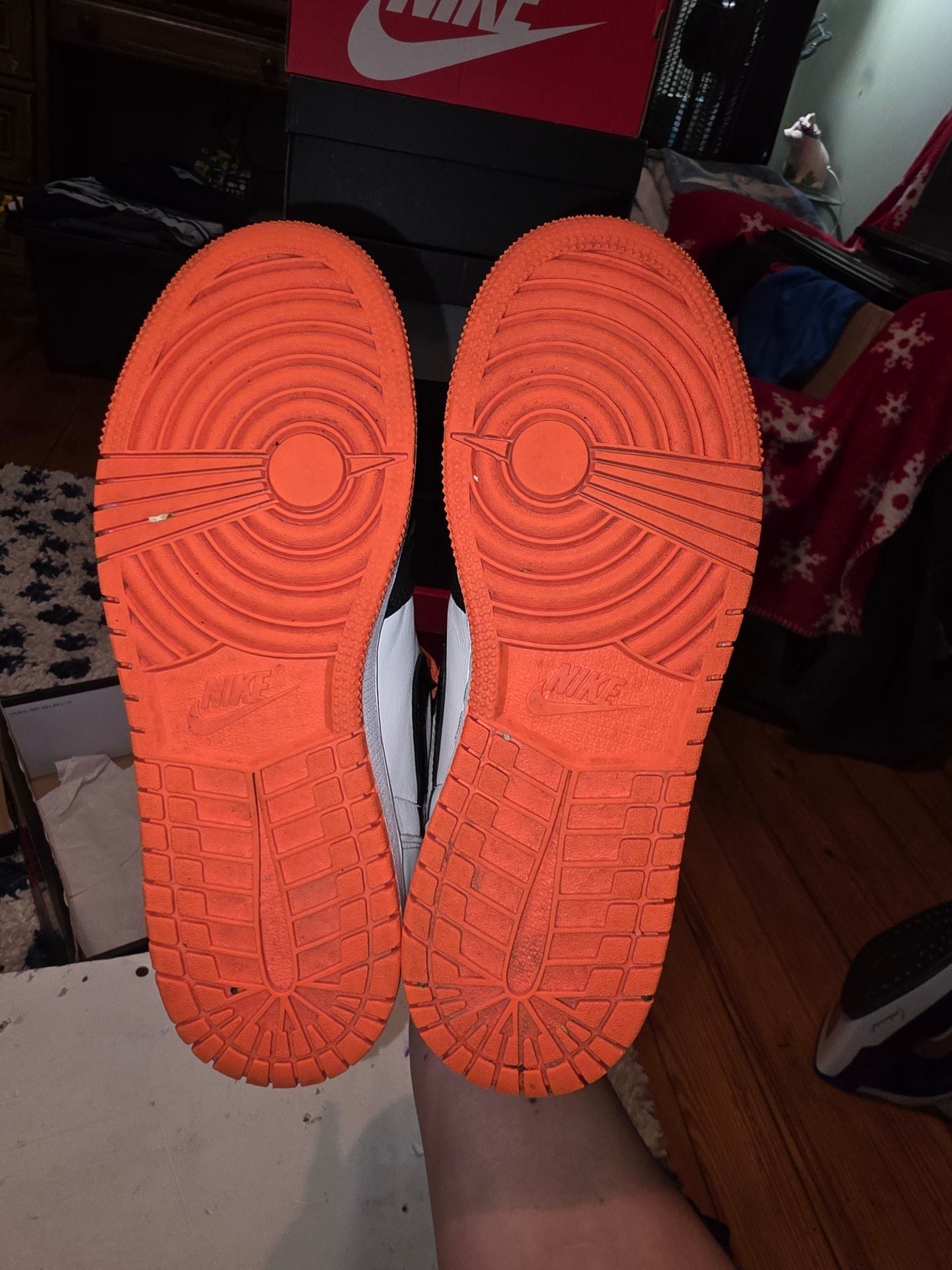 Air Jordan 1 Retro High OG "Electro Orange"  7