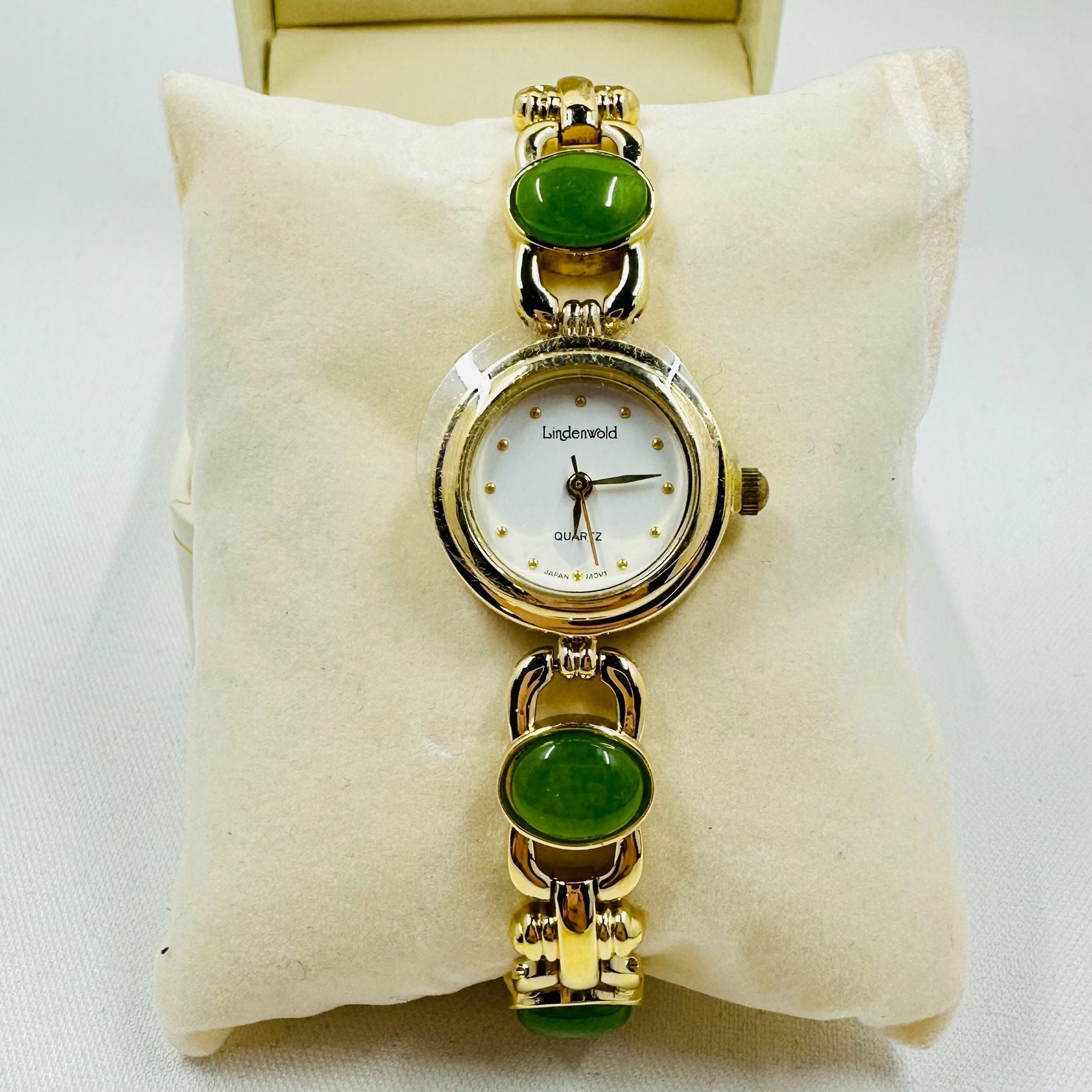Vintage Lindenwold Green Cabochon Gold Tone Quartz Watch Original Box 4