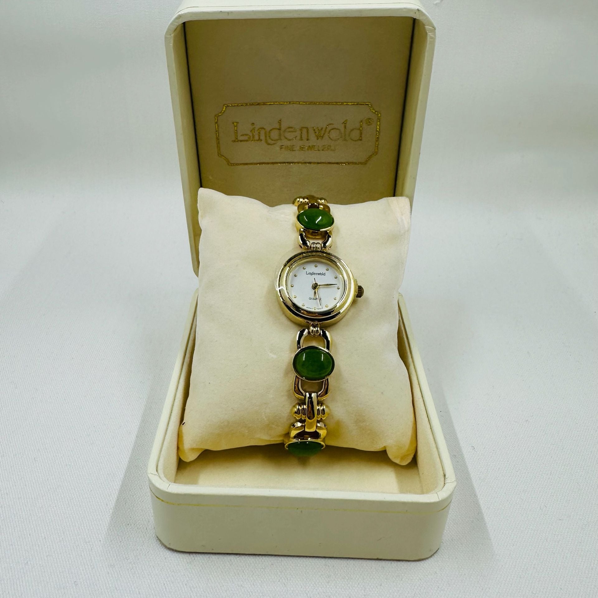 Vintage Lindenwold Green Cabochon Gold Tone Quartz Watch Original Box 5