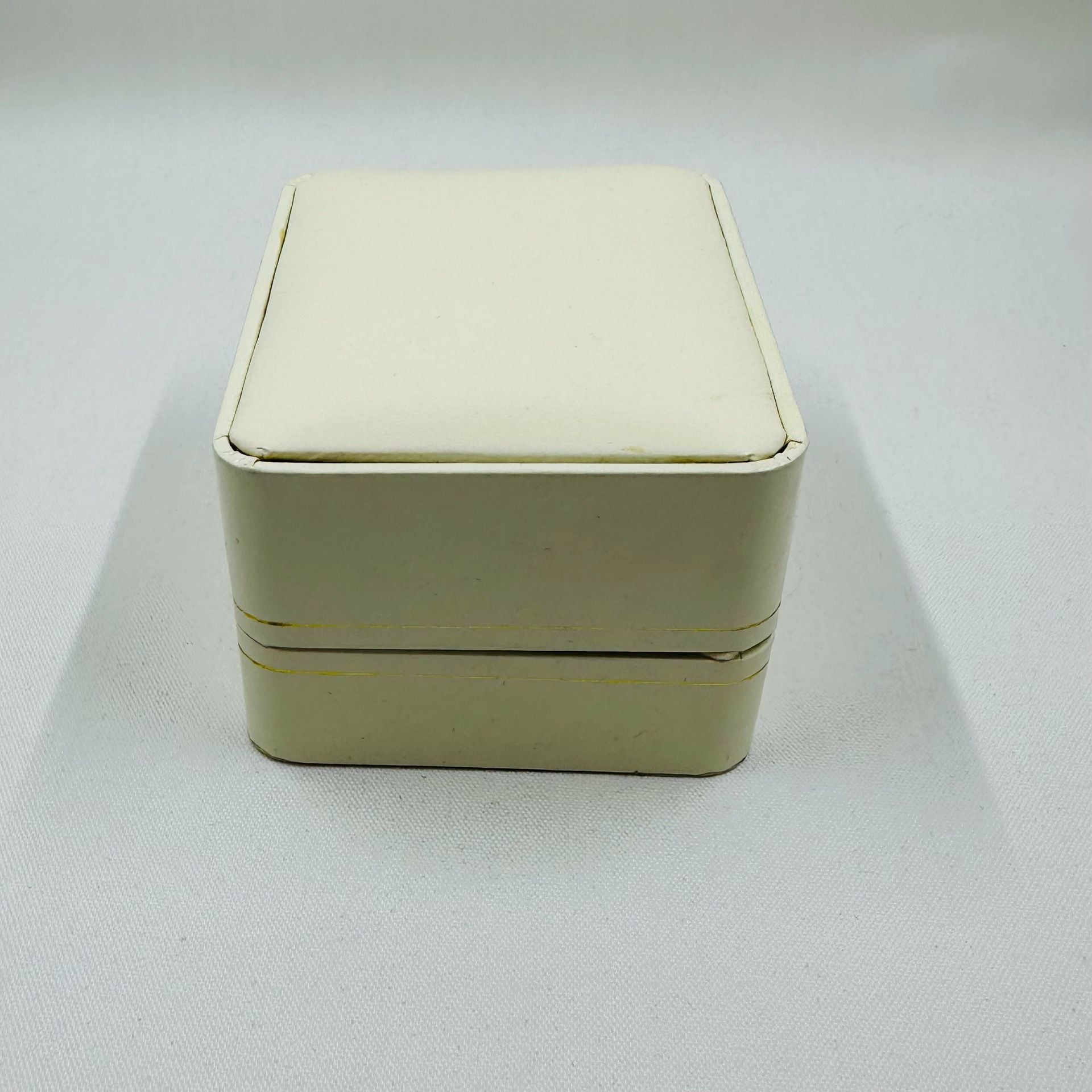 Vintage Lindenwold Green Cabochon Gold Tone Quartz Watch Original Box 10