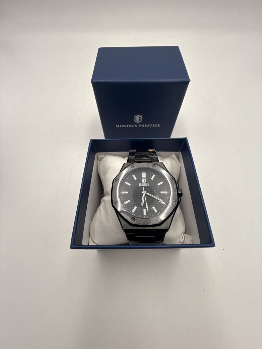Montres Prestige Classic MPW-0250 Men's Quartz Watch Black Box 2