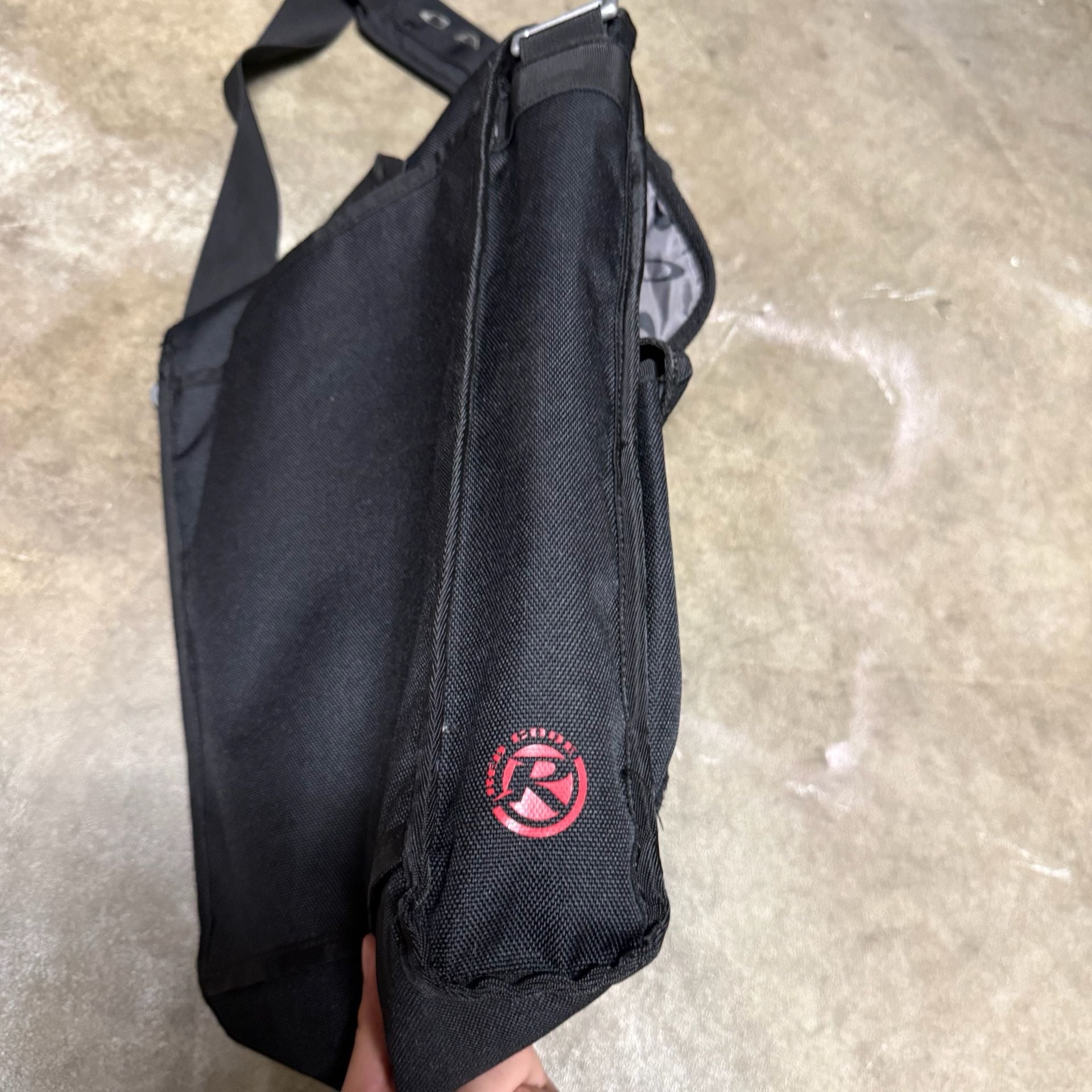 Oakley Dry Goods Vertical Shoulder Bag Black Tactical 6