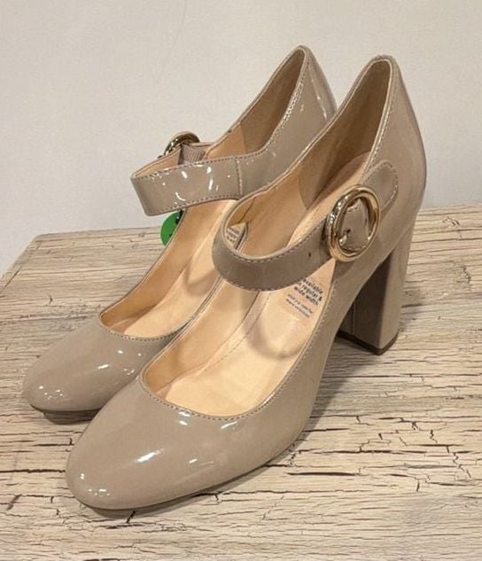 Liz Claiborne Mary Jane Heels
Nude
Patent Leather Block Heel
Shiny, Dressy, Formal, Chunky 2