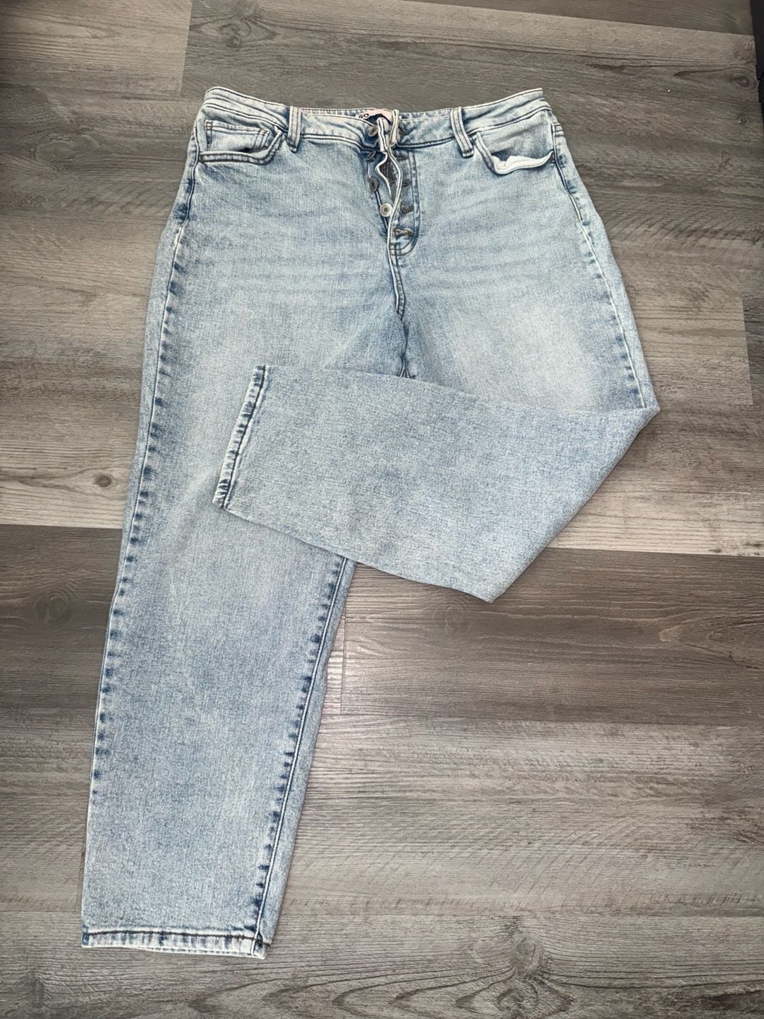 SO High Rise Mom Jeans Size 13/31 Light Wash Denim Button Fly 1