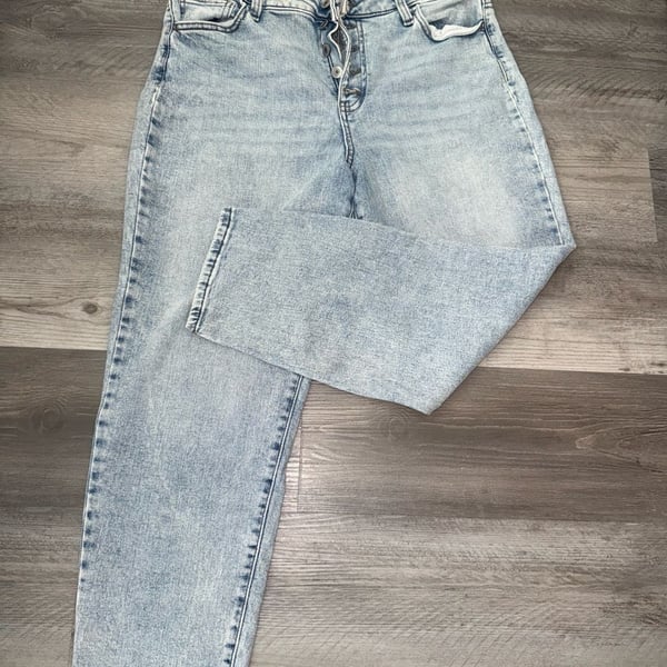 SO High Rise Mom Jeans Size 13/31 Light Wash Denim Button Fly