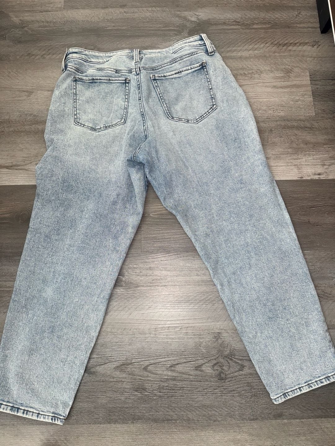 SO High Rise Mom Jeans Size 13/31 Light Wash Denim Button Fly 3