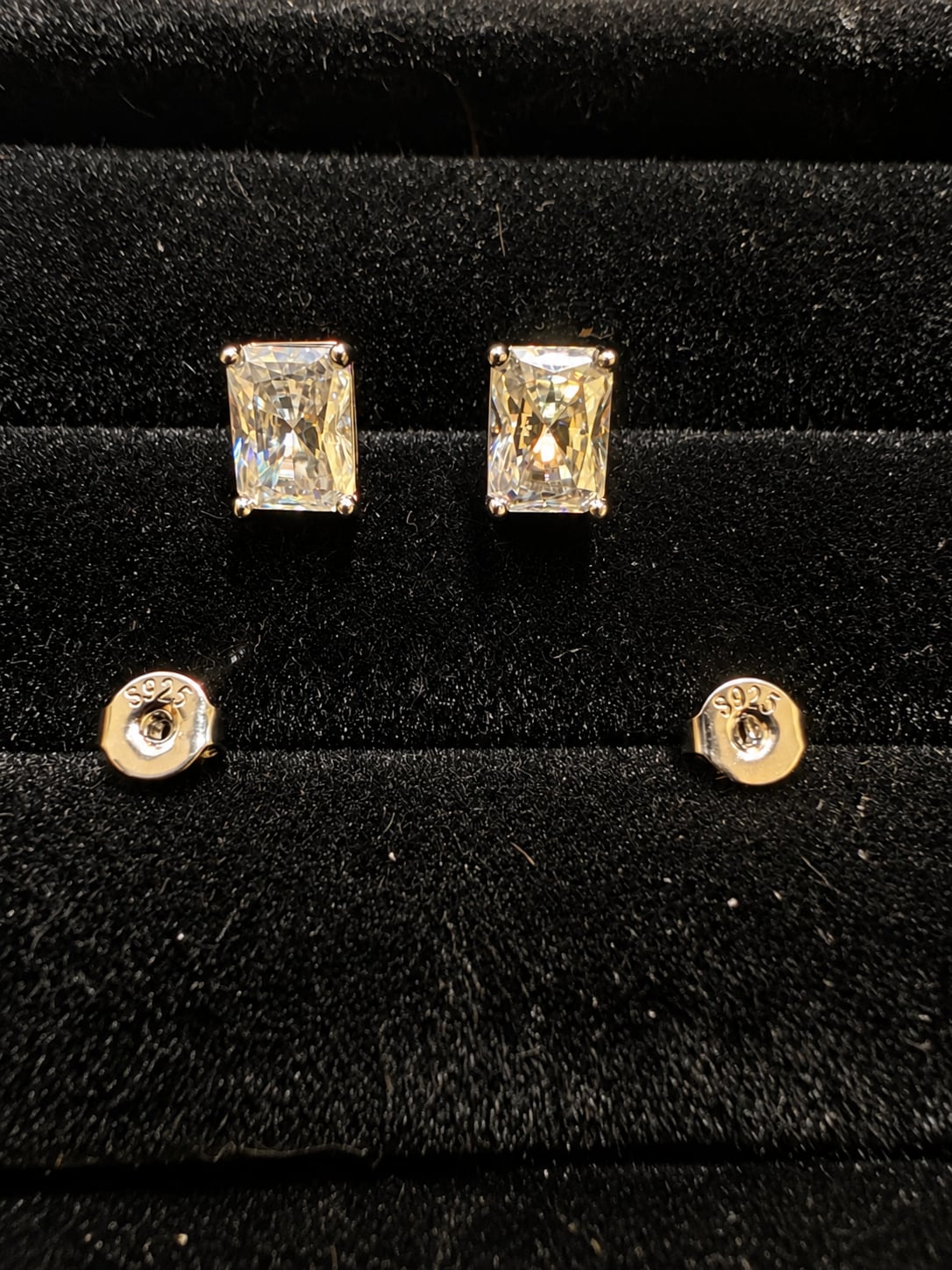 GRA Moissanite Radiant Stud Earrings 1.0ct 5x7mm S925 Silver D Color 2