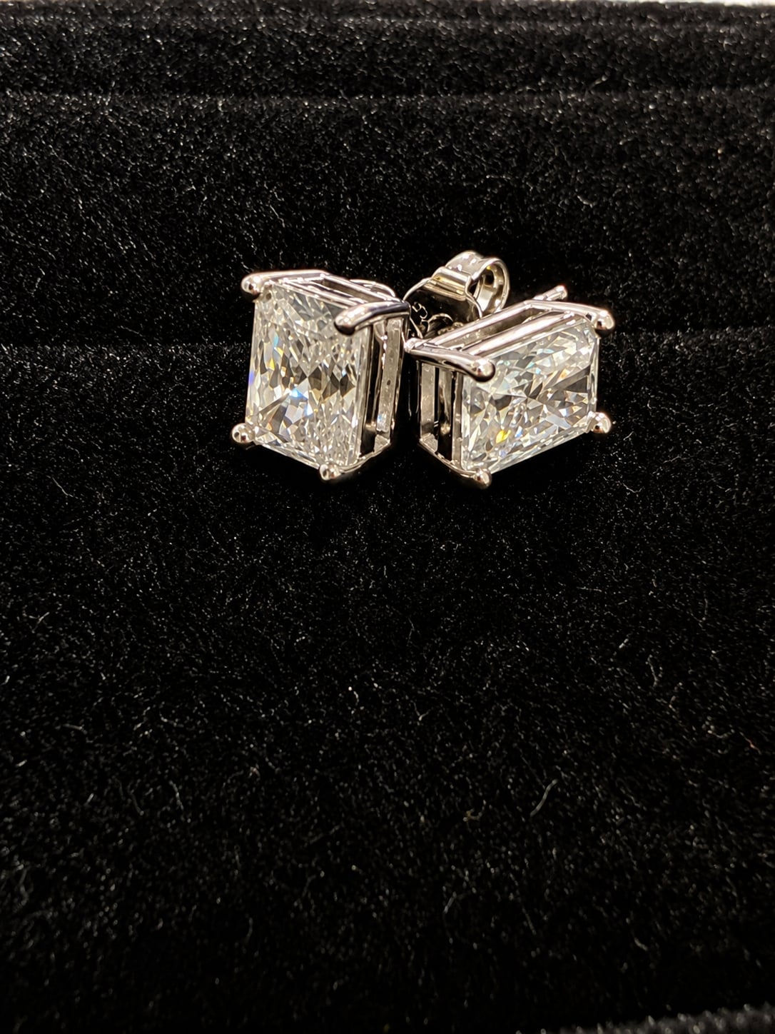 GRA Moissanite Radiant Stud Earrings 1.0ct 5x7mm S925 Silver D Color 3