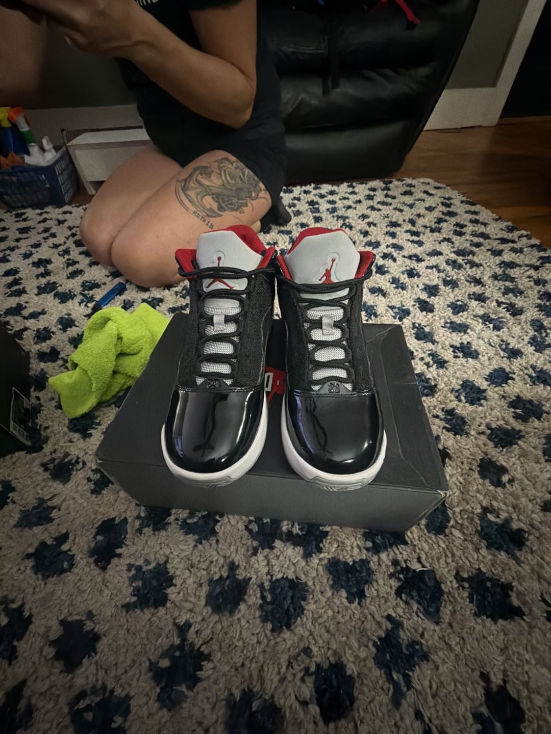 Jordan Max Aura 2 Size 7 youth Black Cement Gym Red 2
