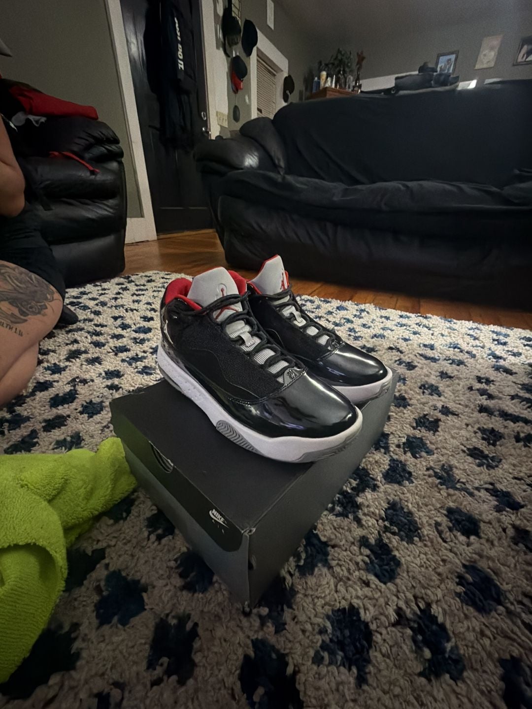Jordan Max Aura 2 Size 7 youth Black Cement Gym Red 3