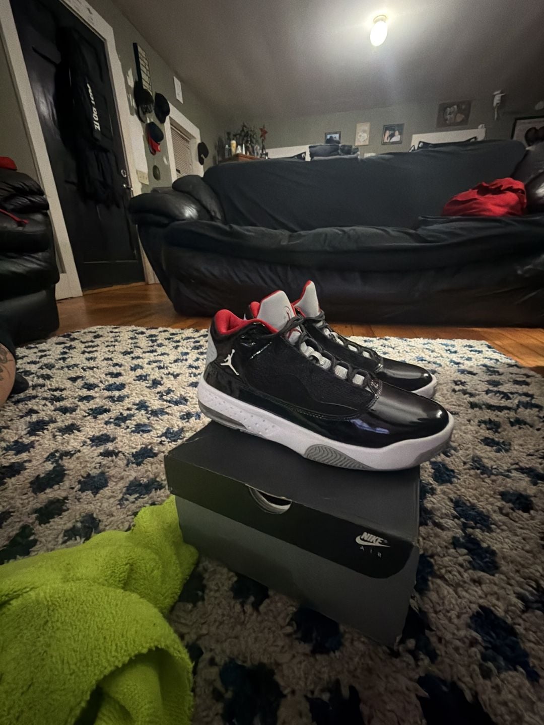 Jordan Max Aura 2 Size 7 youth Black Cement Gym Red 4