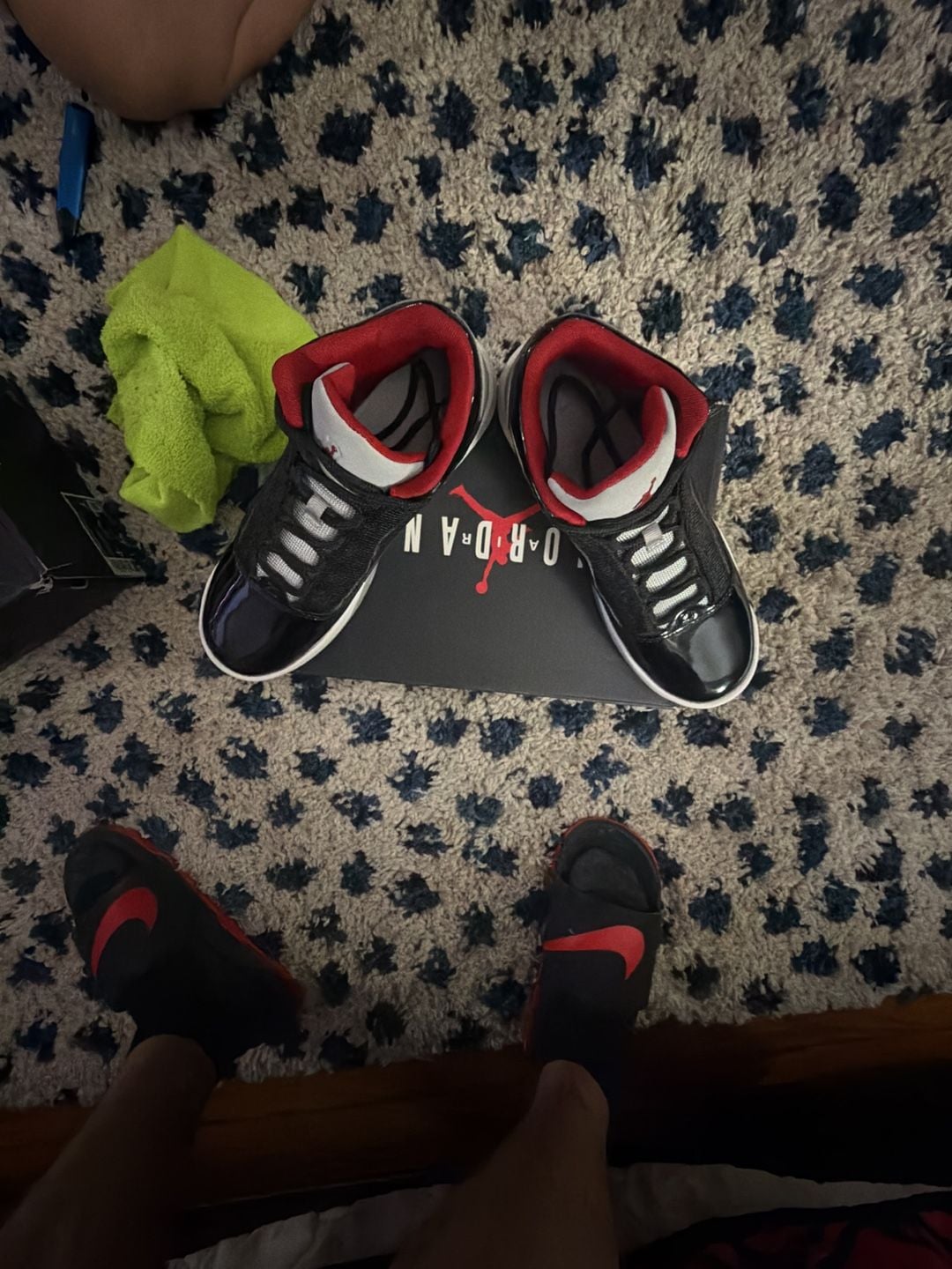 Jordan Max Aura 2 Size 7 youth Black Cement Gym Red 7