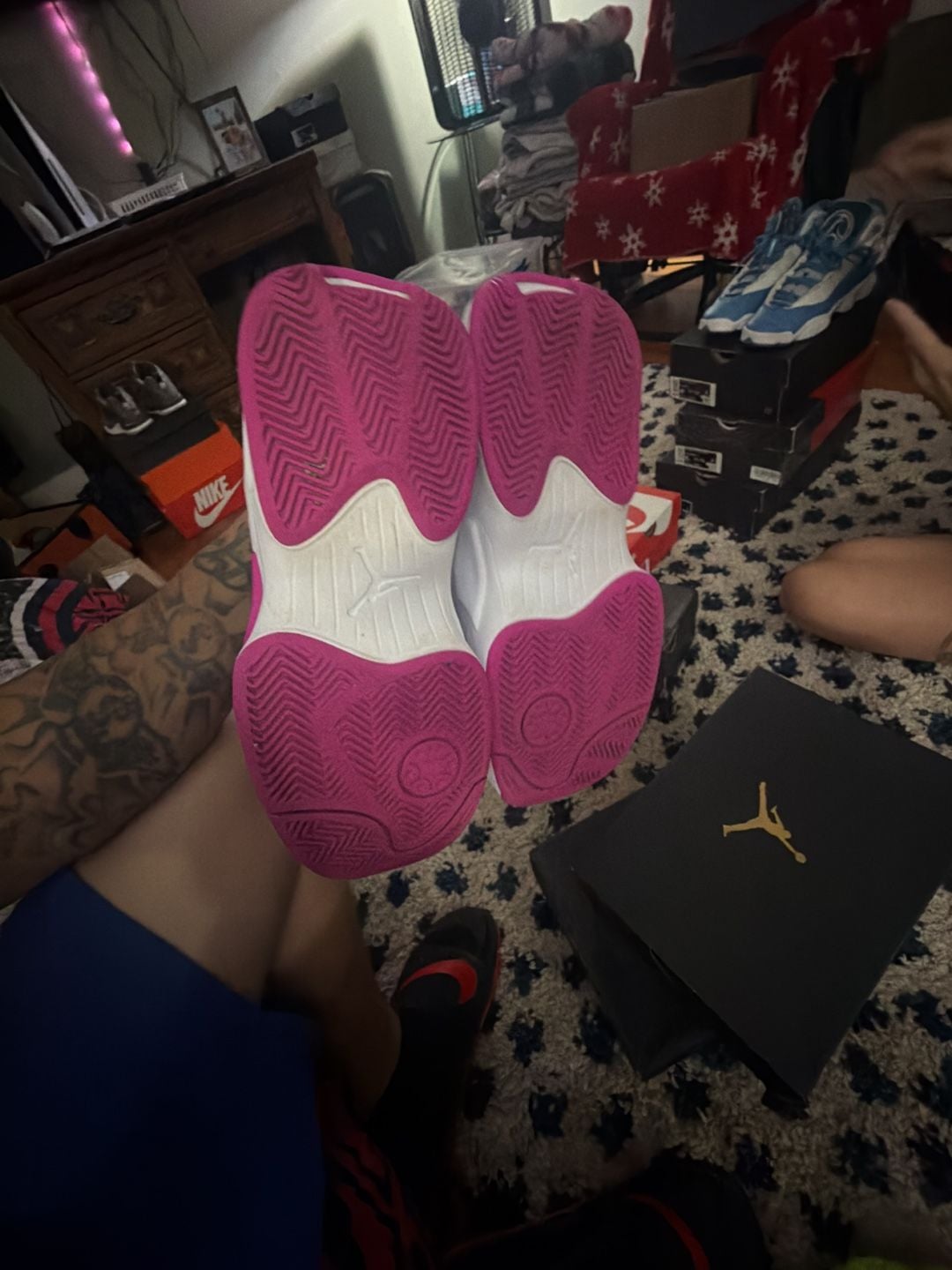Jordan Max Aura 6 White Fire Pink size 5y or 7.5 w 8