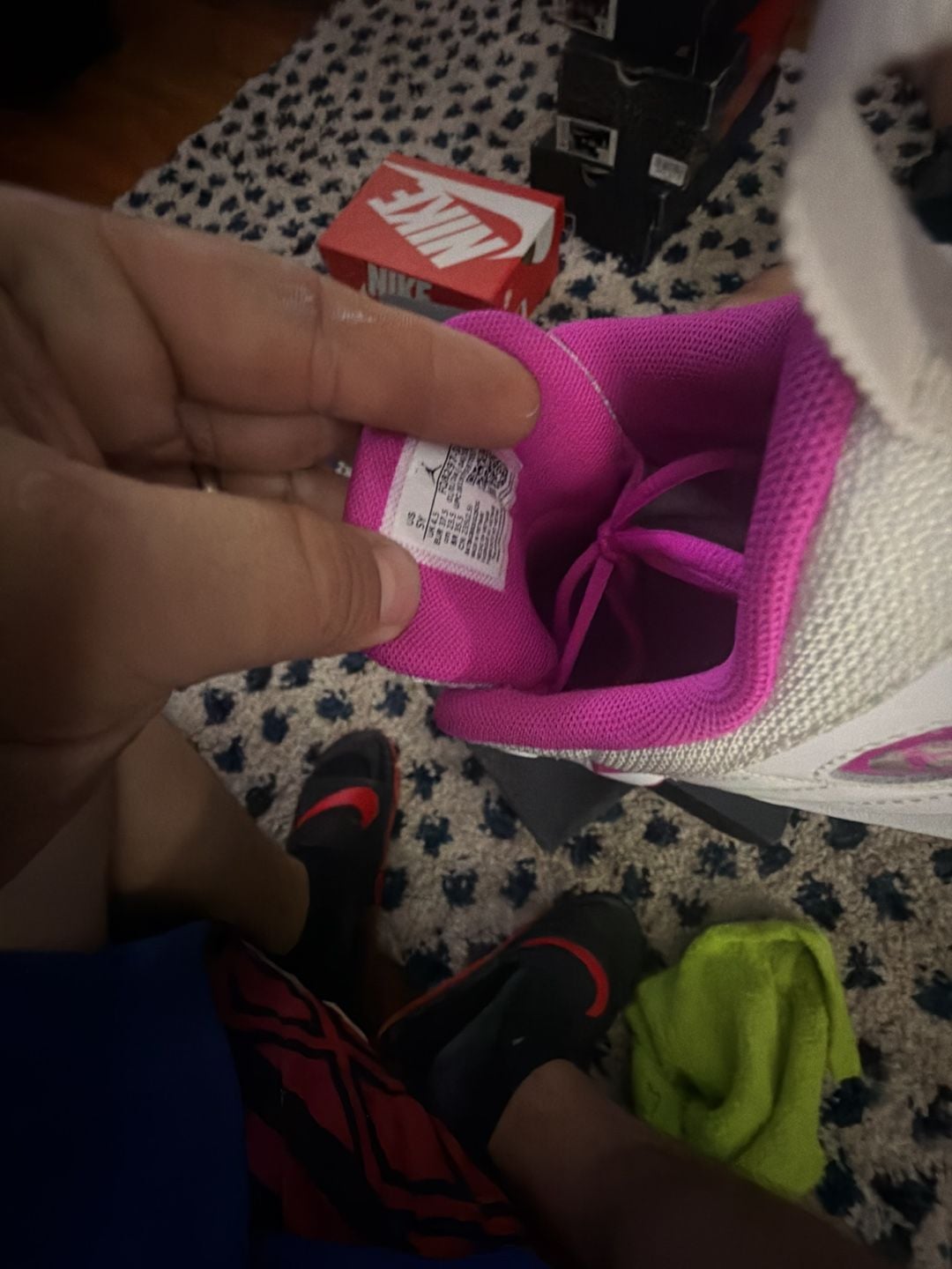 Jordan Max Aura 6 White Fire Pink size 5y or 7.5 w 9