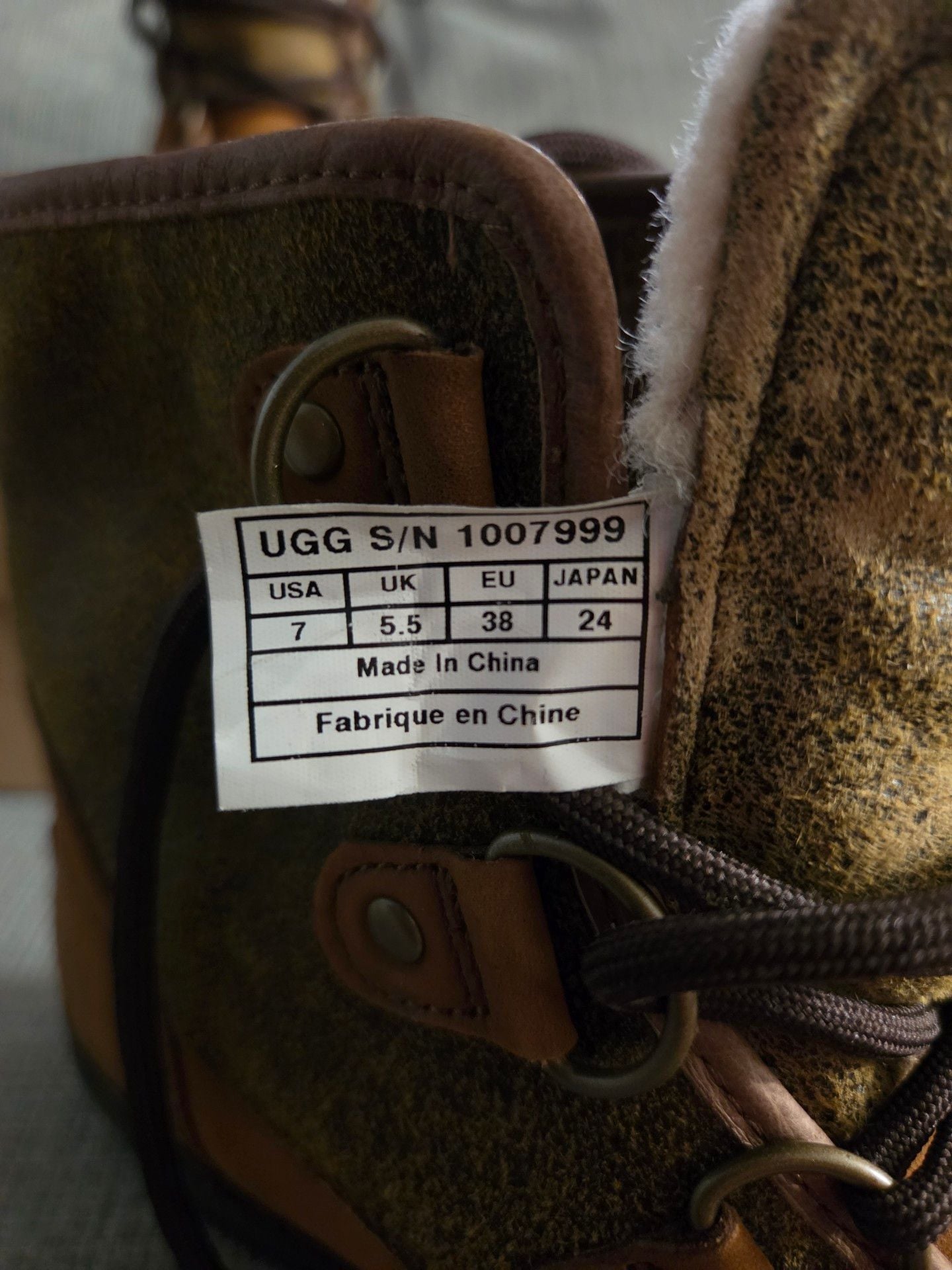UGG 4