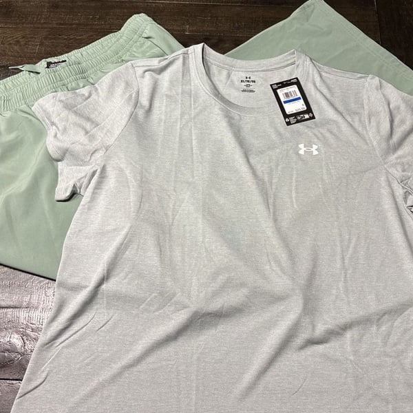 NEW Under Armour Tech Bubble SSC Size XL Gray Short Sleeve Shirt And Size L Pants Set