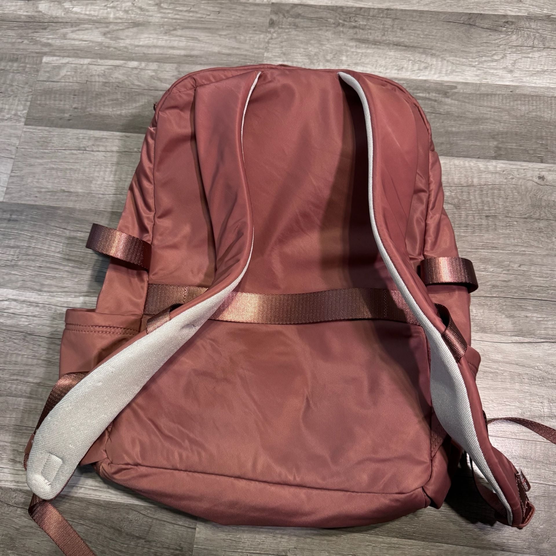 Lululemon New Crew Backpack 22L Size O/S Ashen Rose 4