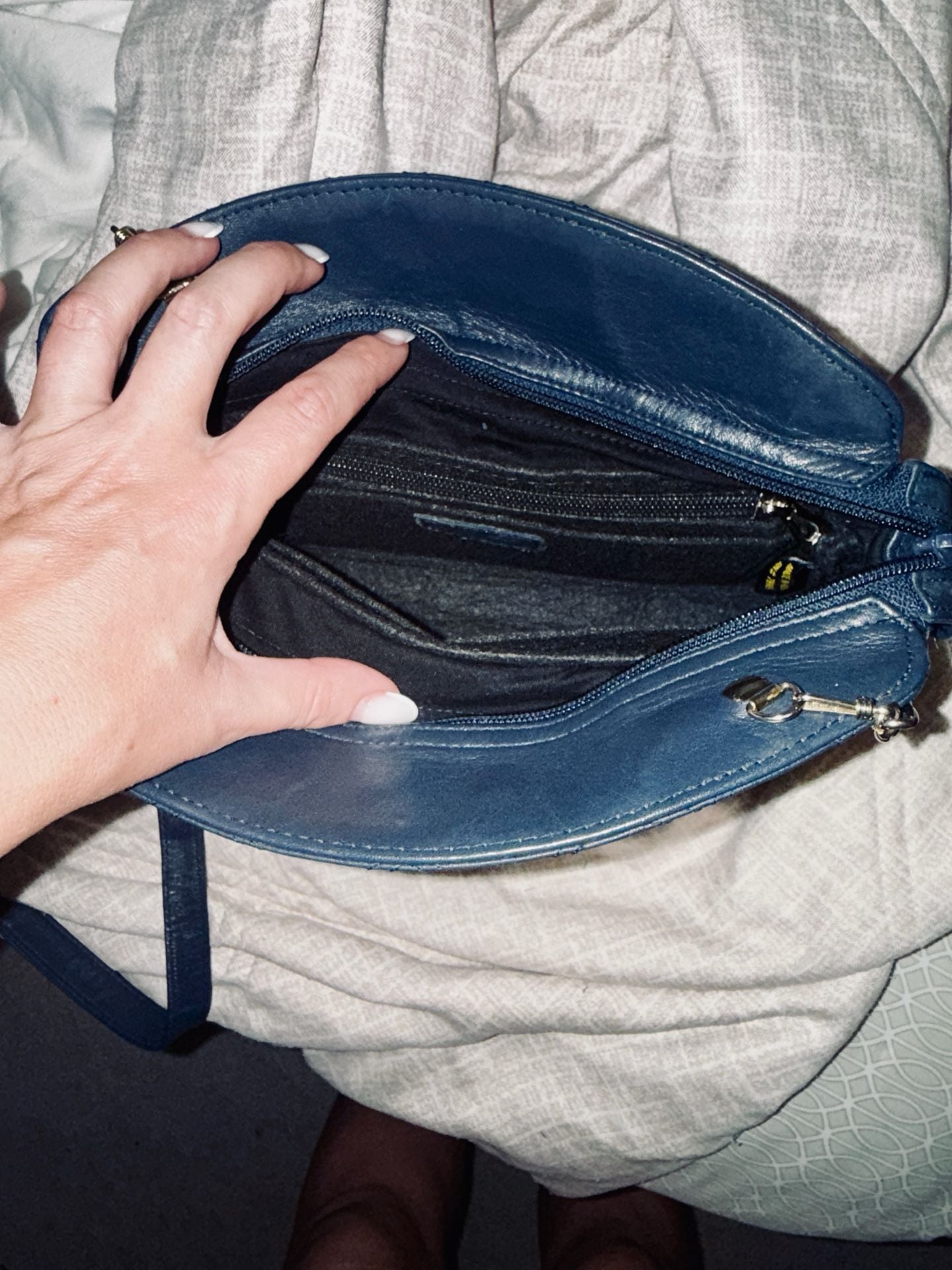 Vintage Monet Quilted Leather Crossbody Shoulder Bag Blue Gold Chain 6