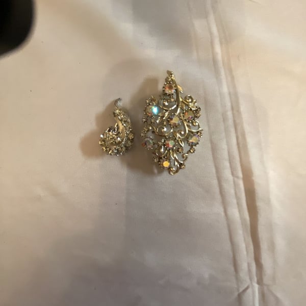 Vintage Gold Tone Aurora Borealis Rhinestone Brooch and Earring Set
