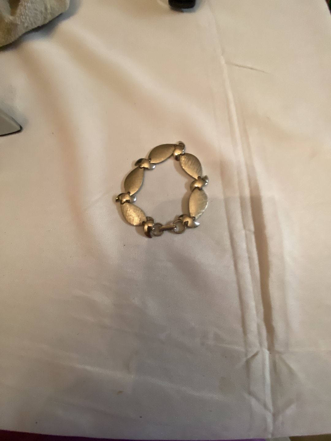 Vintage Goldtone Leaf Link Bracelet 2