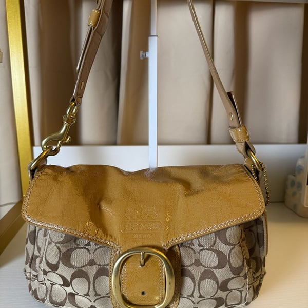 Coach Hamptons Signature Buckle Flap Shoulder Bag Brown Patent Leather