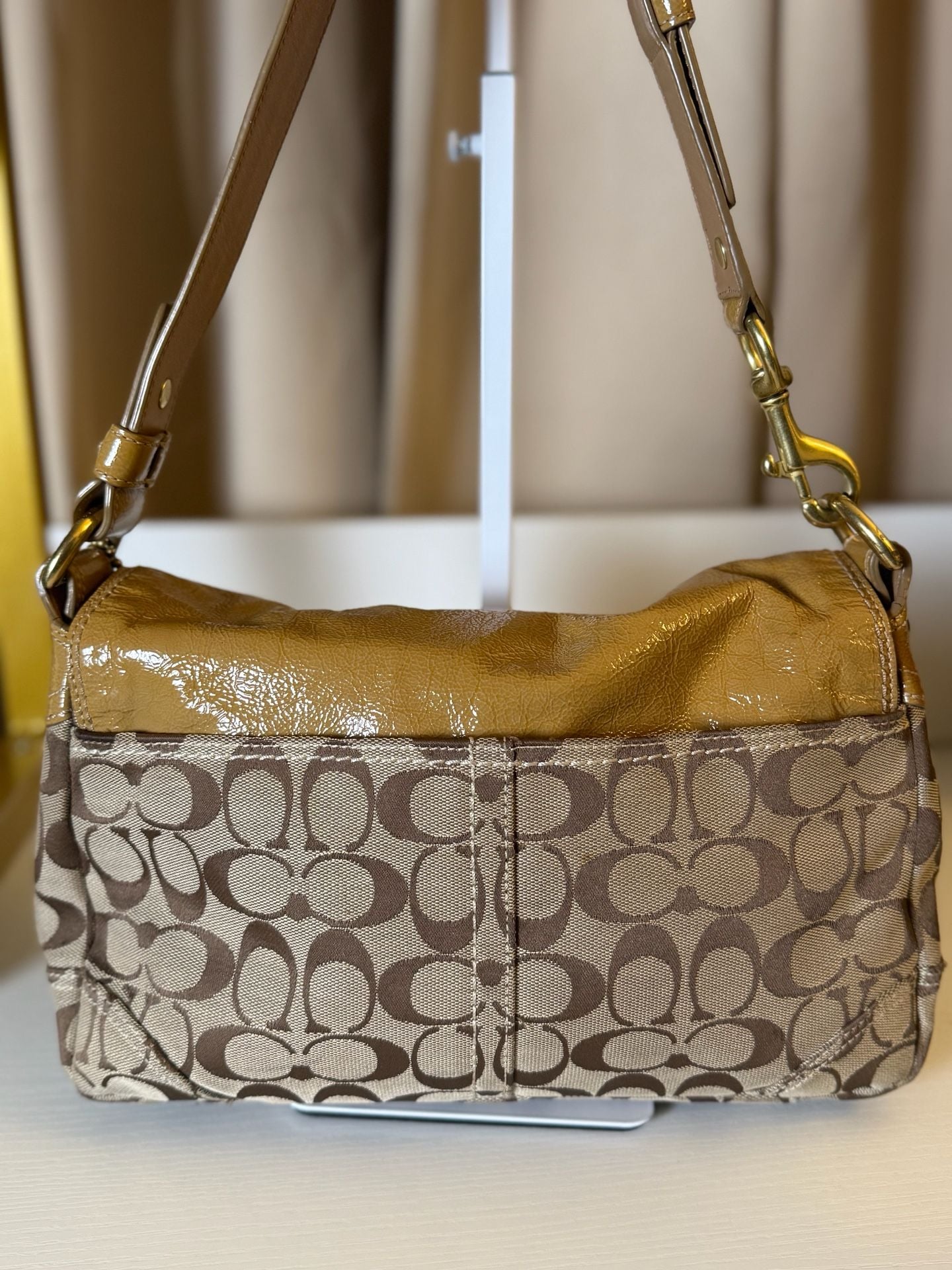 Coach Hamptons Signature Buckle Flap Shoulder Bag Brown Patent Leather 3