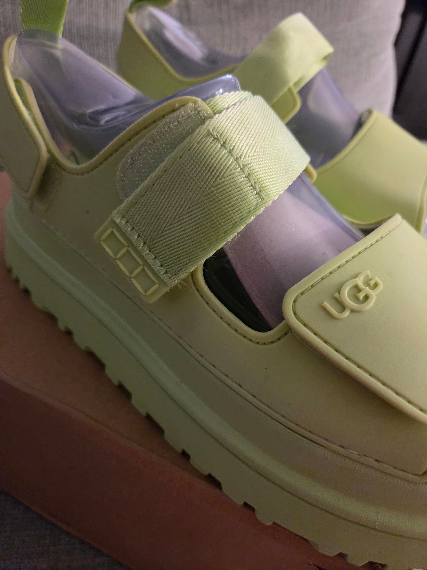 UGG GoldenGlow Sandal Size 11 Chartreuse Green New with Box 5